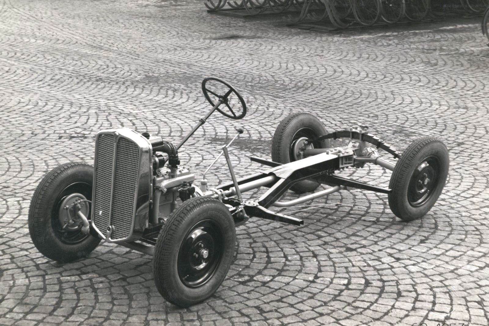 FAMÍLIA DE PRODUTOS SKODA COM CHASSIS DE TÚNEL CENTRAL CELEBRA O 90º ANIVERSÁRIO, foto 2