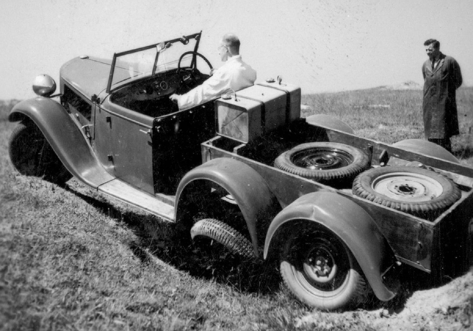FAMÍLIA DE PRODUTOS SKODA COM CHASSIS DE TÚNEL CENTRAL CELEBRA O 90º ANIVERSÁRIO, foto 4