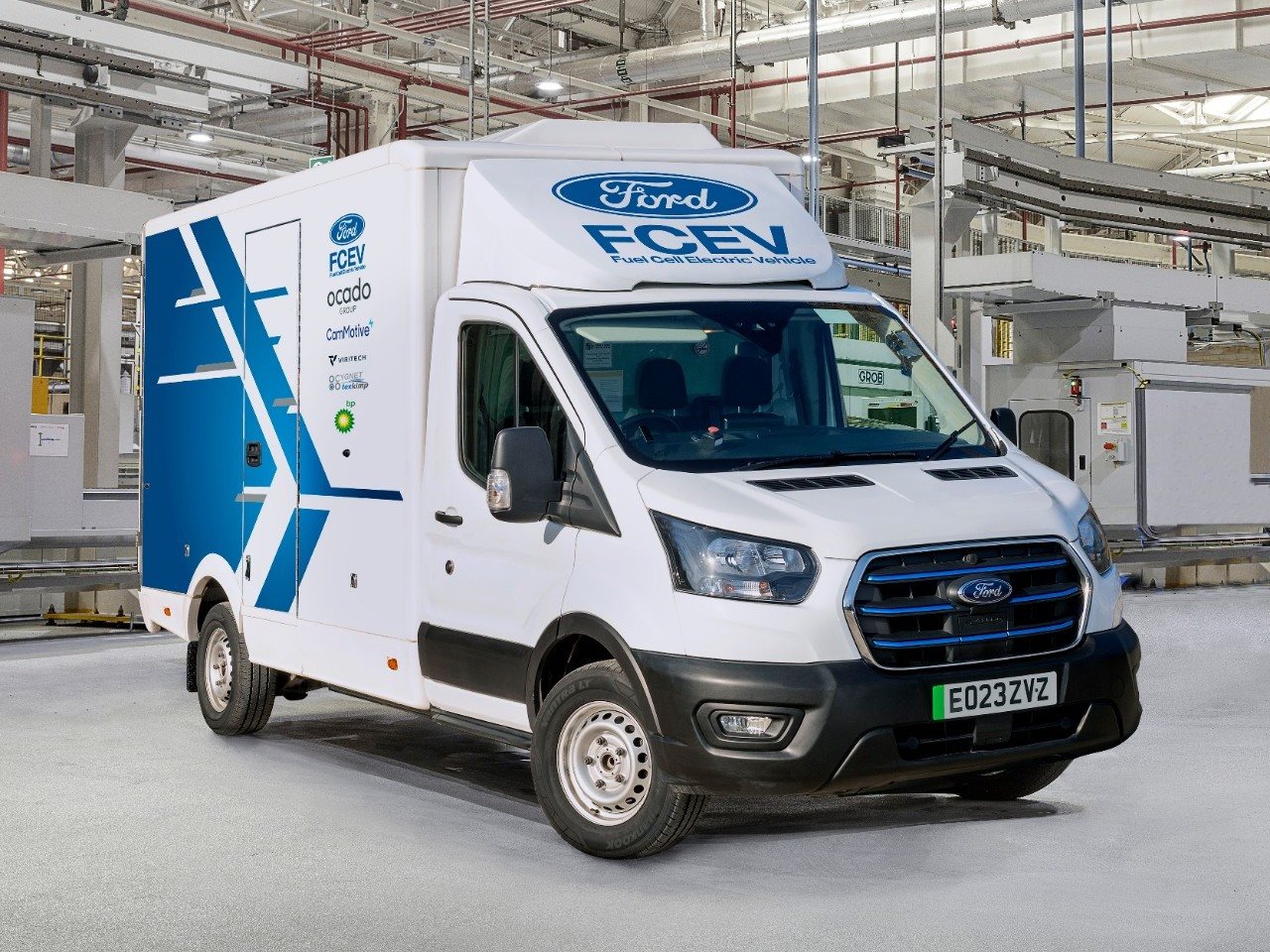 FORD TESTA E-TRANSIT ELÉTRICA COM CÉLULAS DE COMBUSTÍVEL DE HIDROGÊNIO NO REINO UNIDO, foto 1