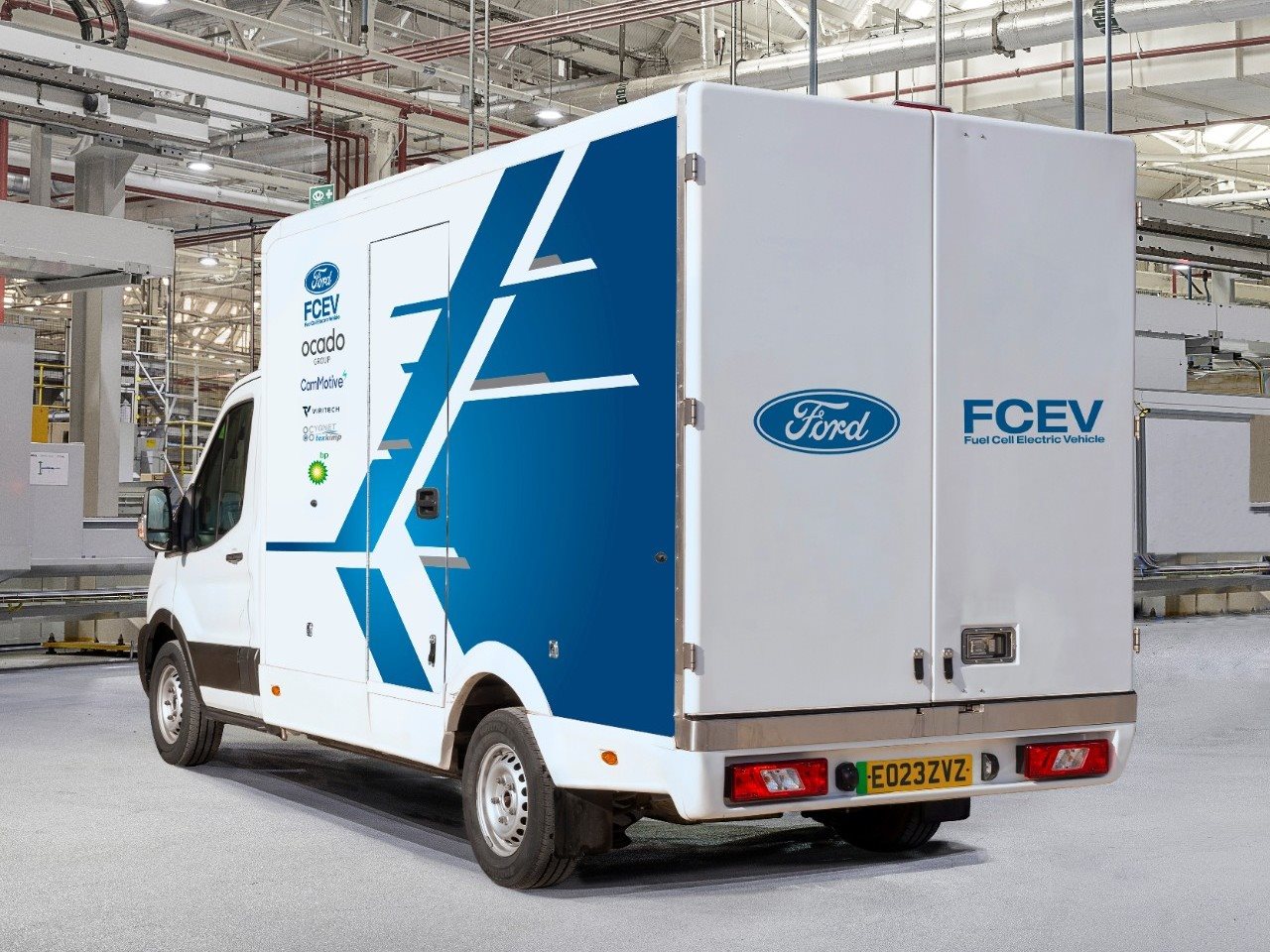 FORD TESTA E-TRANSIT ELÉTRICA COM CÉLULAS DE COMBUSTÍVEL DE HIDROGÊNIO NO REINO UNIDO, foto 2