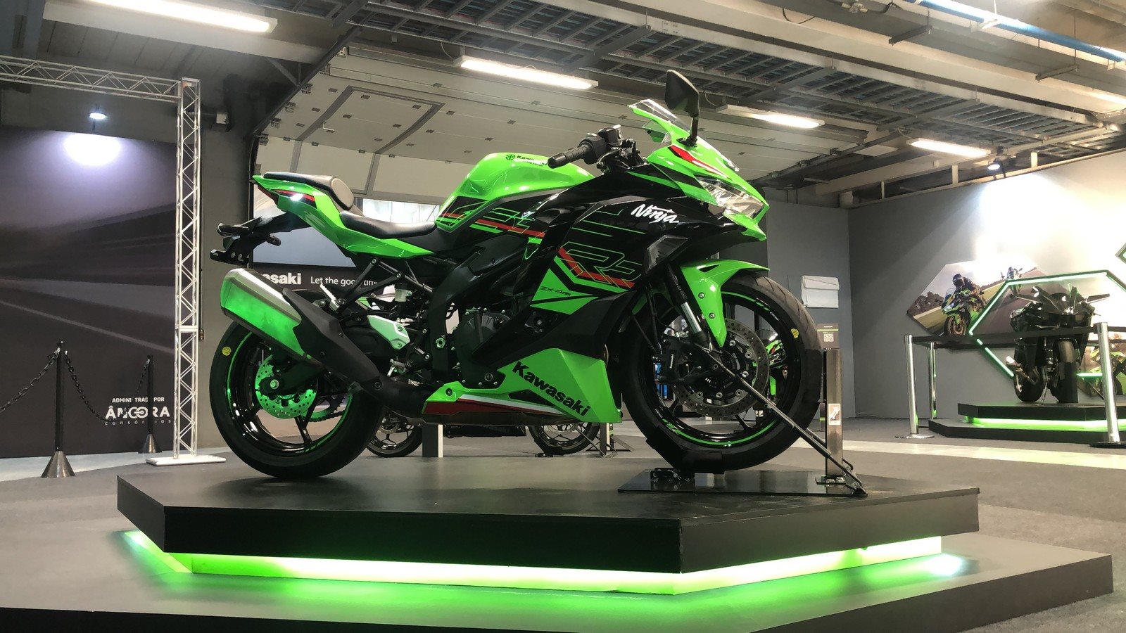 KAWASAKI APRESENTA DUAS NOVAS ATUALIZAÇÕES DA LINHA 2024 E ANUNCIA O LANÇAMENTO DA SUPERESPORTIVA ZX-4R, foto 1