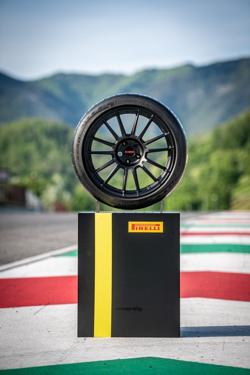 NASCE O PIRELLI P ZERO TROFEO RS: O PNEU DE RUA MAIS ESPORTIVO NA GAMA DA PIRELLI ATÉ HOJE, foto 3