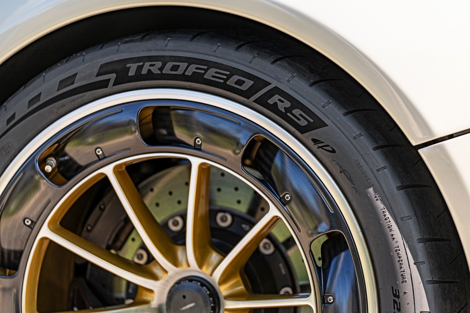 NASCE O PIRELLI P ZERO TROFEO RS: O PNEU DE RUA MAIS ESPORTIVO NA GAMA DA PIRELLI ATÉ HOJE, foto 6