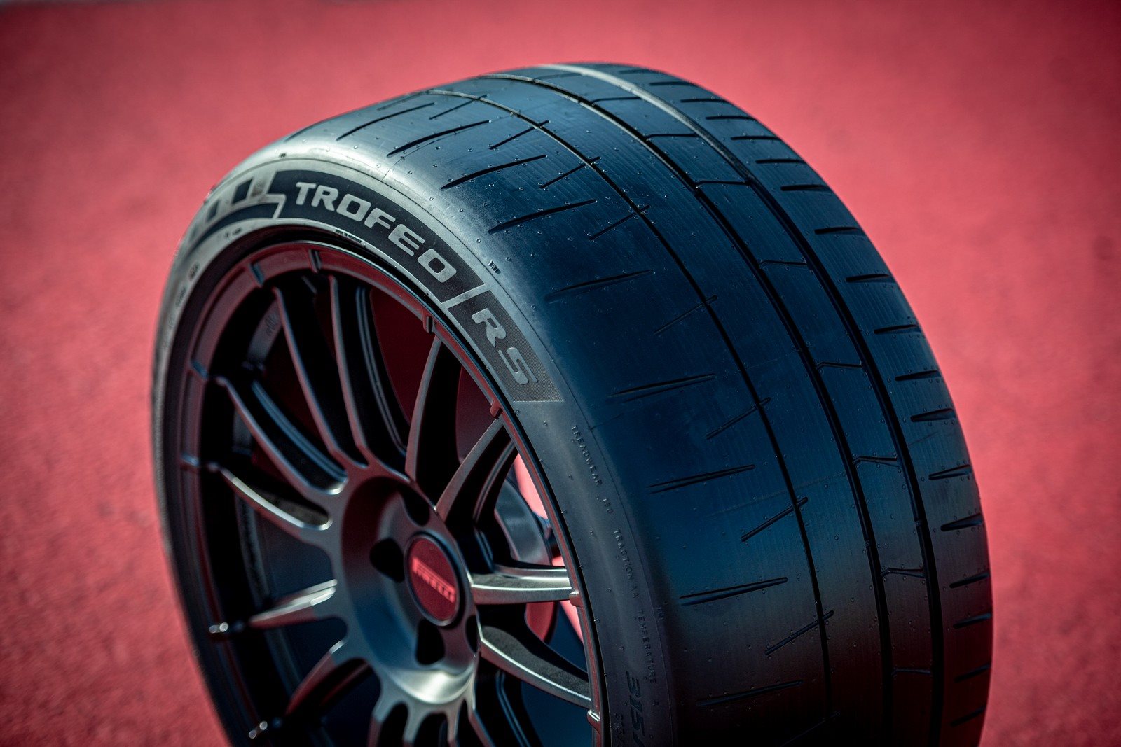 NASCE O PIRELLI P ZERO TROFEO RS: O PNEU DE RUA MAIS ESPORTIVO NA GAMA DA PIRELLI ATÉ HOJE, foto 11