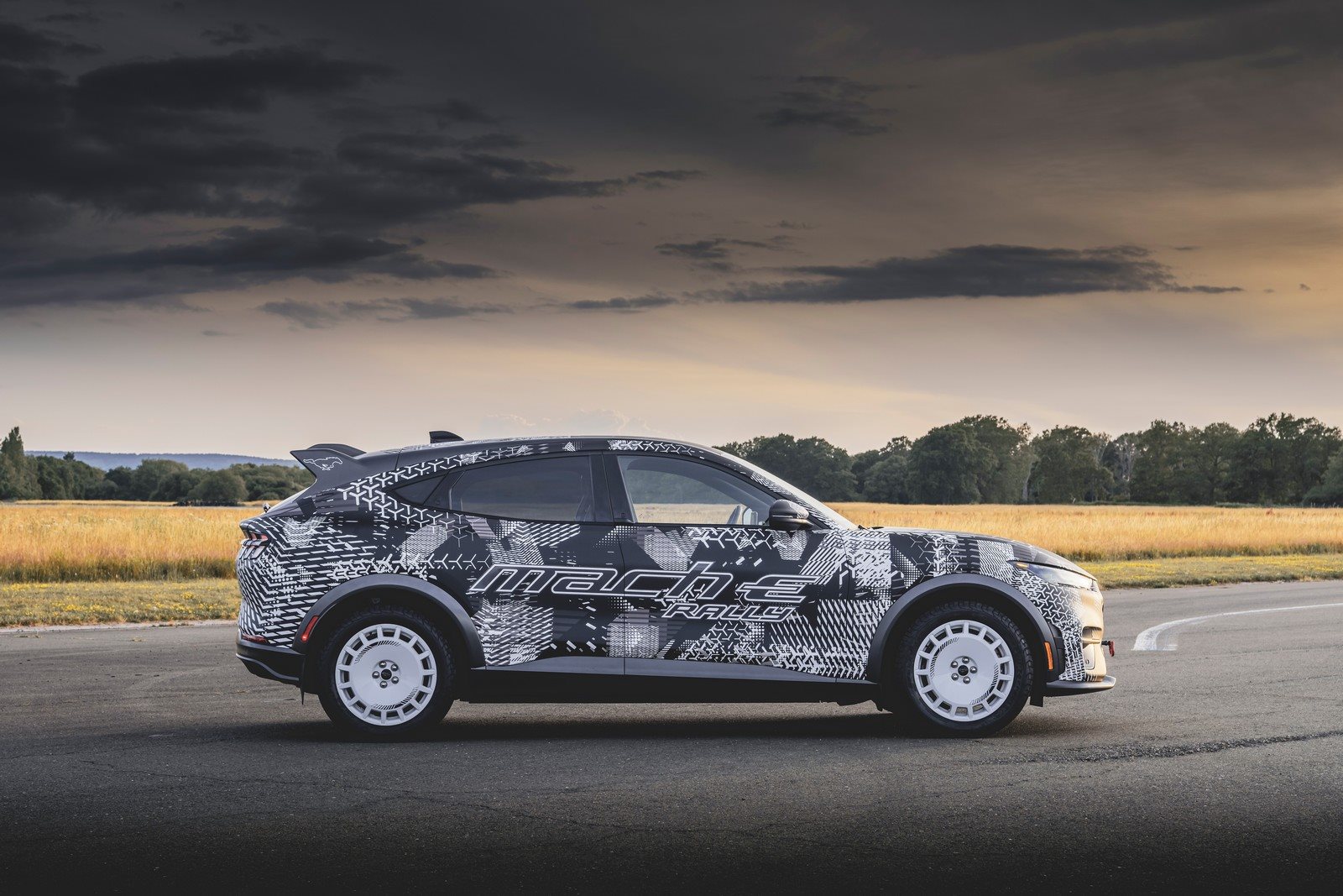 EMOÇÃO ELÉTRICA INSPIRADA NOS RALLYS: NOVO FORD MUSTANG MACH-E RALLY SOBE A RAMPA NO GOODWOOD FESTIVAL OF SPEED, foto 5
