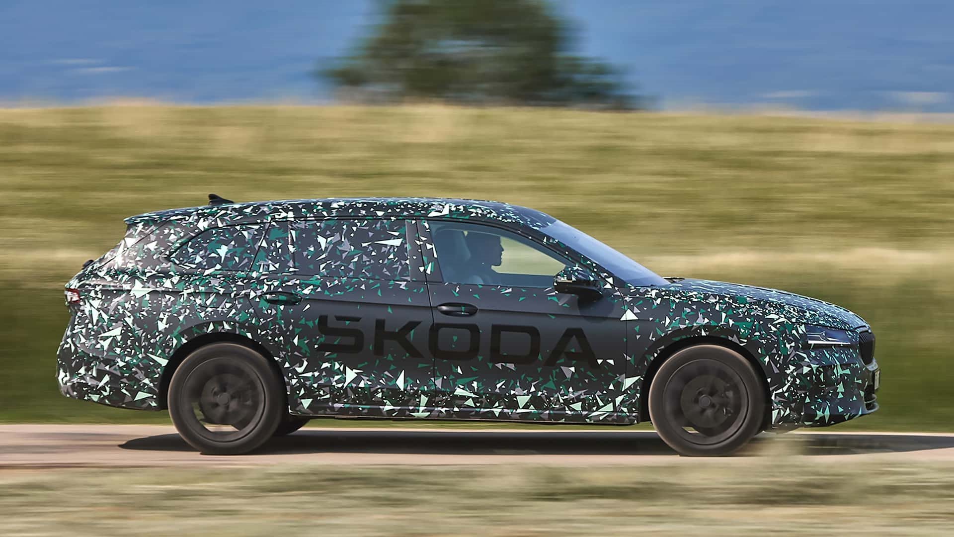 SKODA SUPERB 2024 SERÁ MAIOR E TERÁ ATÉ 260 CV, foto 3