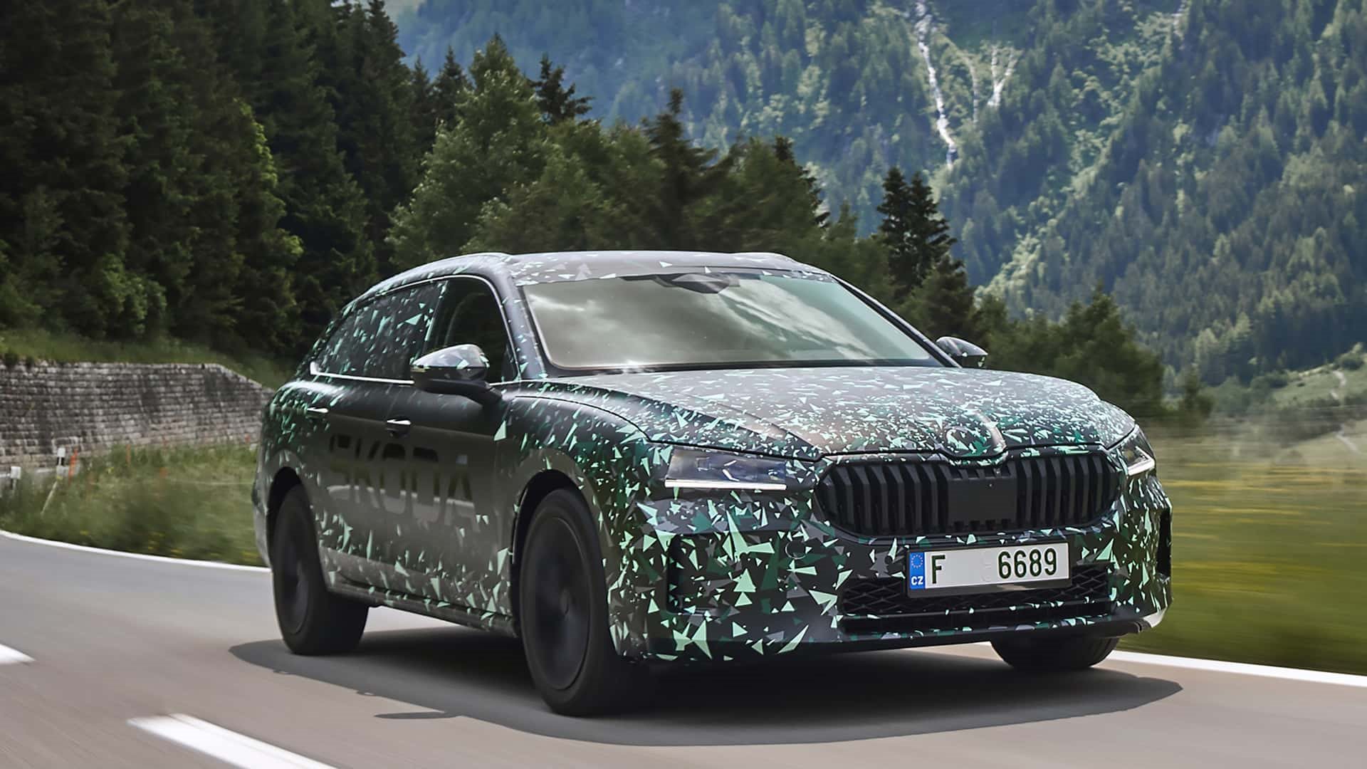 SKODA SUPERB 2024 SERÁ MAIOR E TERÁ ATÉ 260 CV, foto 4
