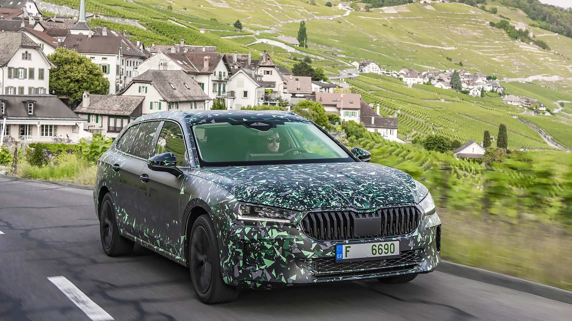 SKODA SUPERB 2024 SERÁ MAIOR E TERÁ ATÉ 260 CV, foto 6