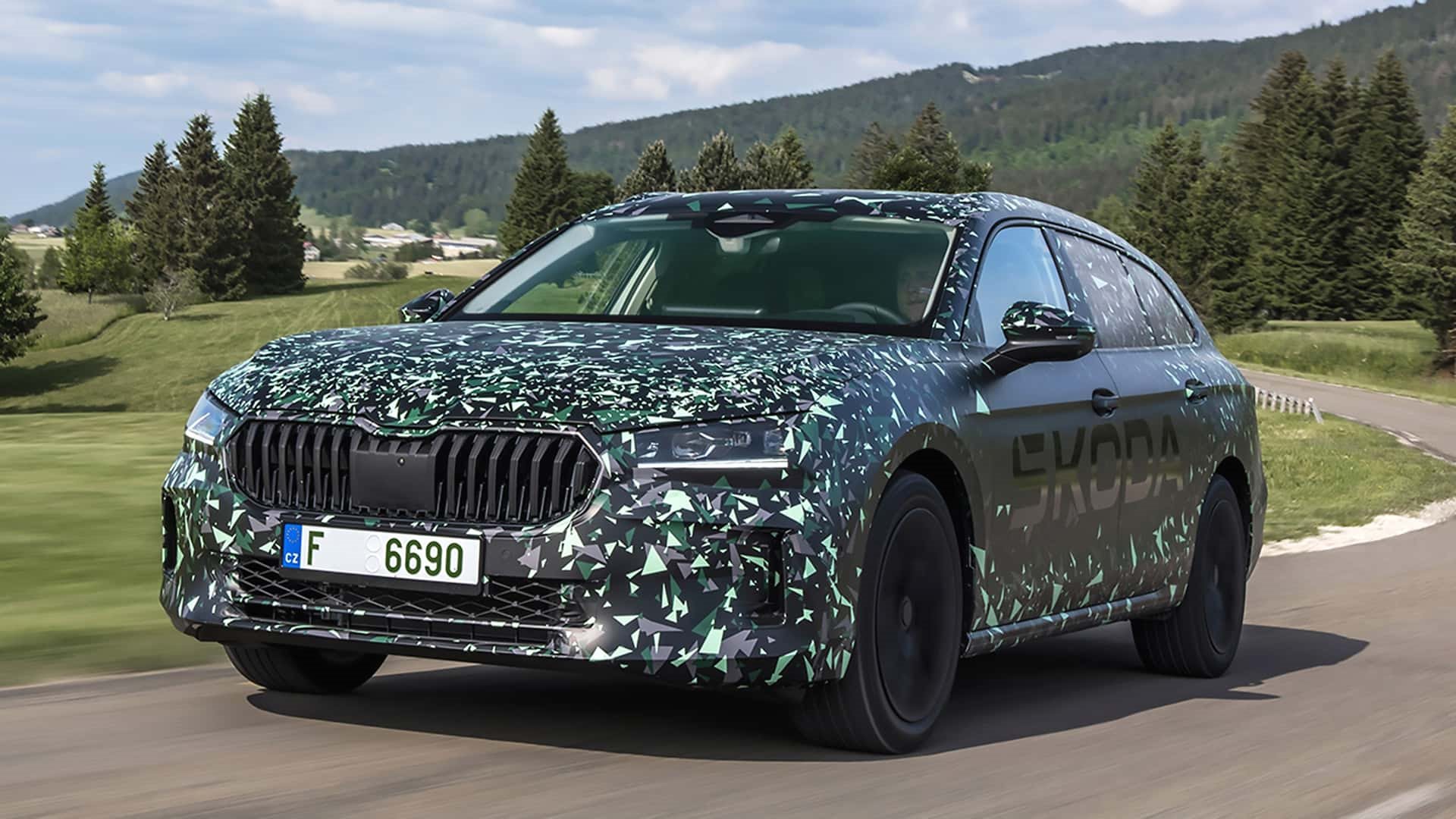 SKODA SUPERB 2024 SERÁ MAIOR E TERÁ ATÉ 260 CV, foto 7