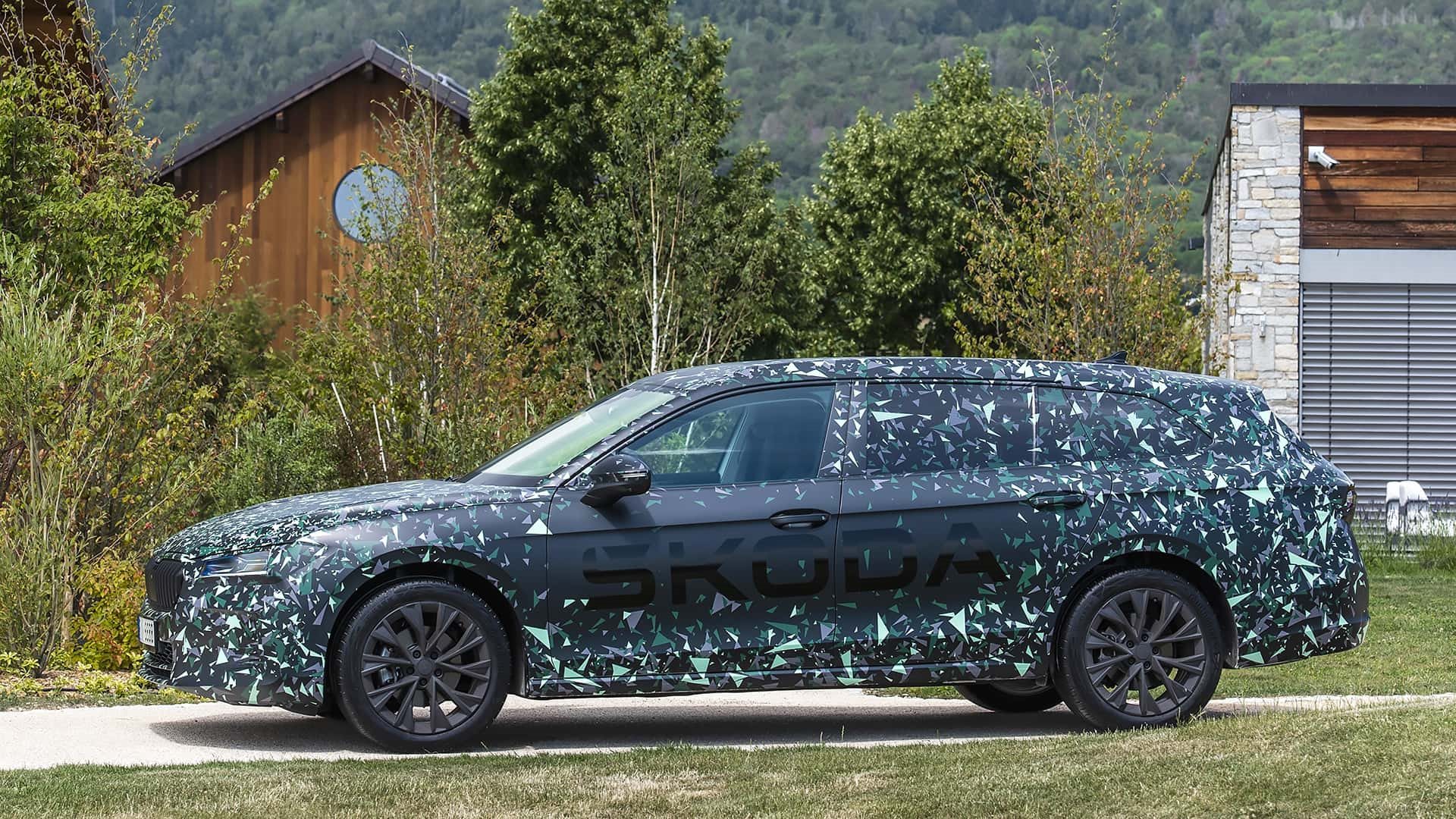 SKODA SUPERB 2024 SERÁ MAIOR E TERÁ ATÉ 260 CV, foto 9