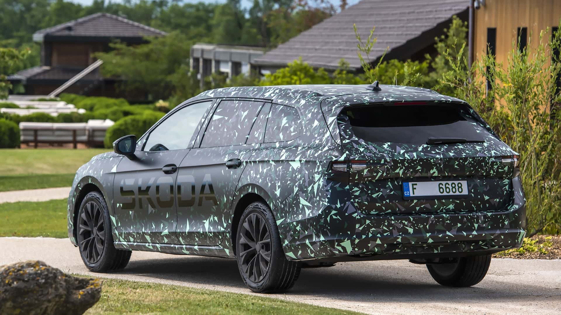 SKODA SUPERB 2024 SERÁ MAIOR E TERÁ ATÉ 260 CV, foto 10
