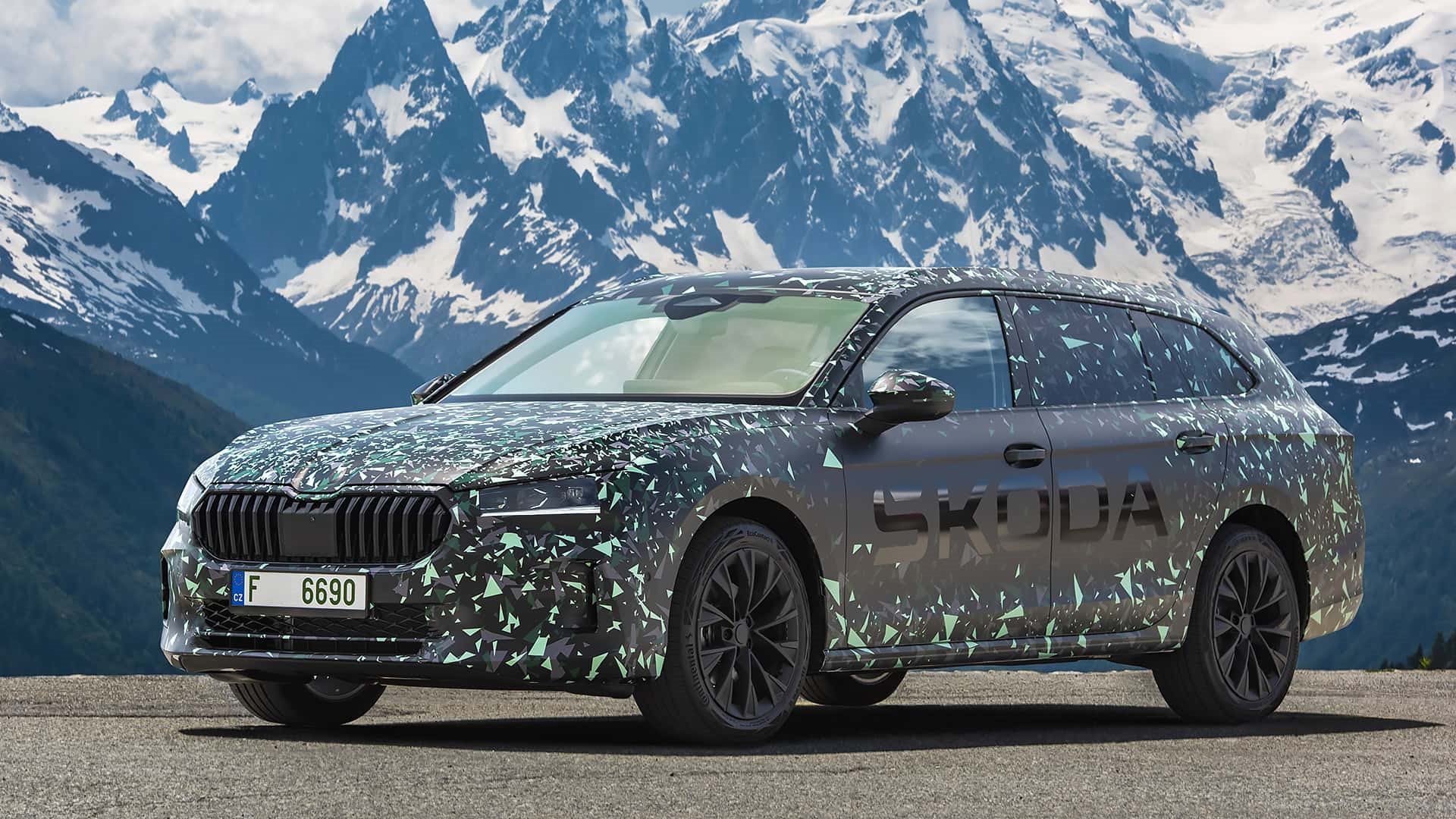 SKODA SUPERB 2024 SERÁ MAIOR E TERÁ ATÉ 260 CV, foto 17