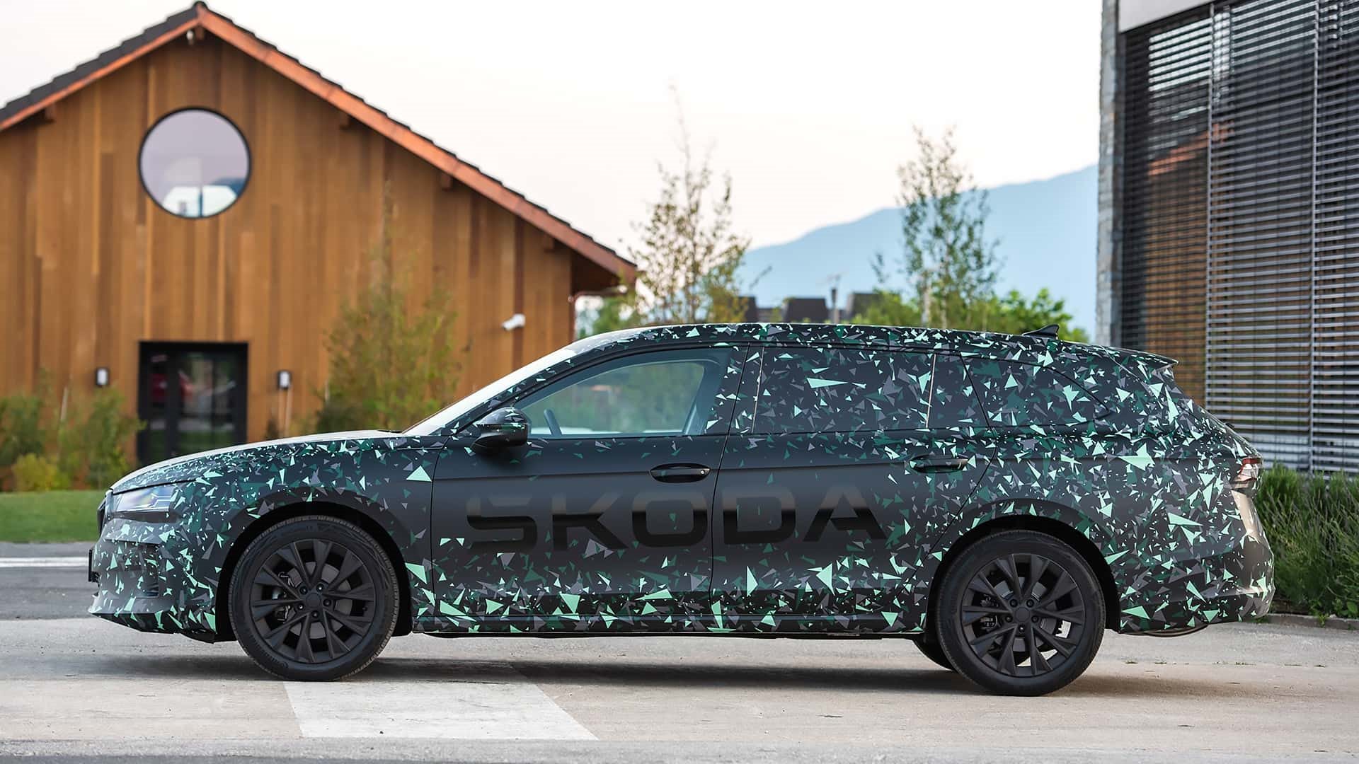SKODA SUPERB 2024 SERÁ MAIOR E TERÁ ATÉ 260 CV, foto 24
