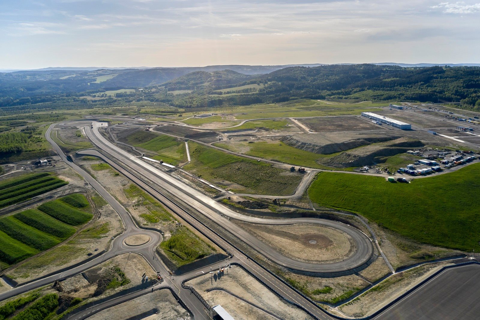GRUPO BMW INAUGURA UMA PISTA DE TESTES PARA A CONDUÇÃO E O ESTACIONAMENTO AUTÔNOMO EM SOKOLOV, foto 2