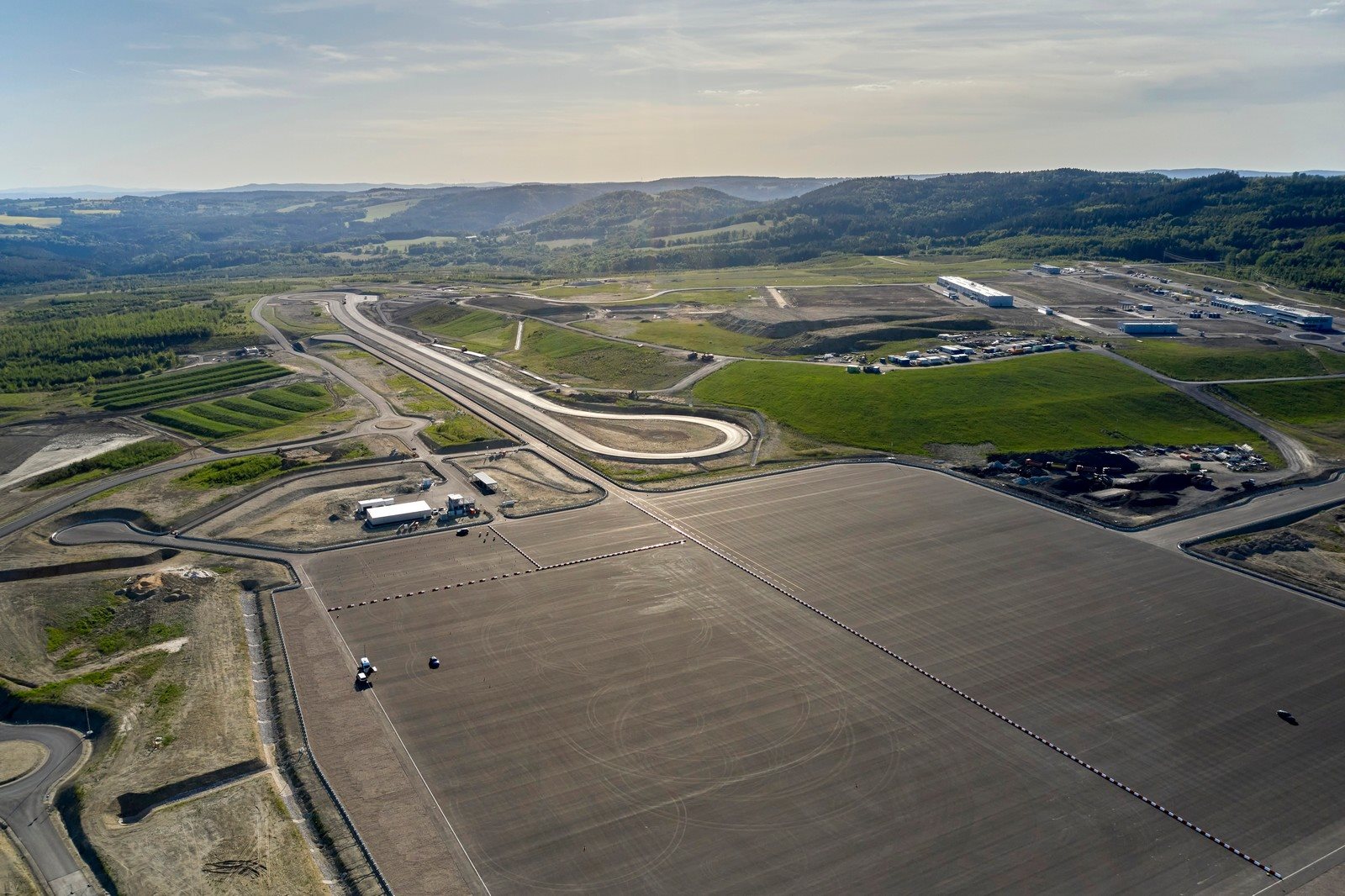 GRUPO BMW INAUGURA UMA PISTA DE TESTES PARA A CONDUÇÃO E O ESTACIONAMENTO AUTÔNOMO EM SOKOLOV, foto 3