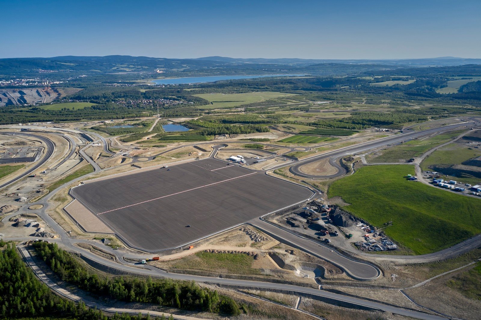 GRUPO BMW INAUGURA UMA PISTA DE TESTES PARA A CONDUÇÃO E O ESTACIONAMENTO AUTÔNOMO EM SOKOLOV, foto 4