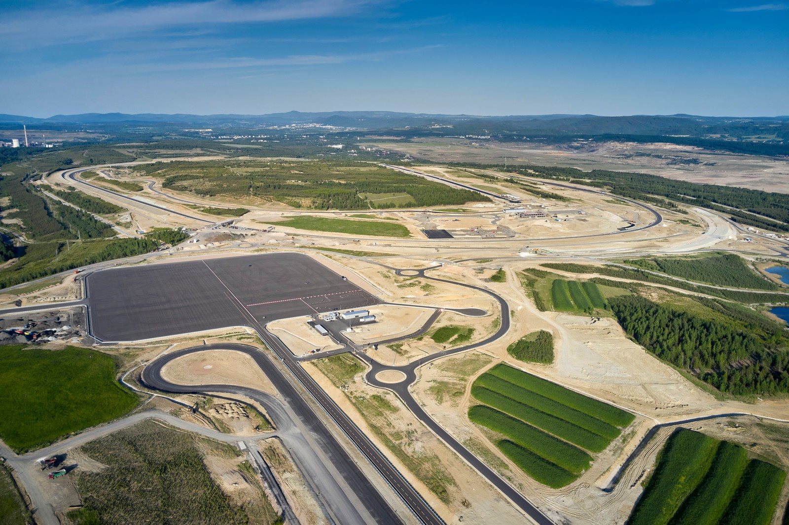 GRUPO BMW INAUGURA UMA PISTA DE TESTES PARA A CONDUÇÃO E O ESTACIONAMENTO AUTÔNOMO EM SOKOLOV, foto 8
