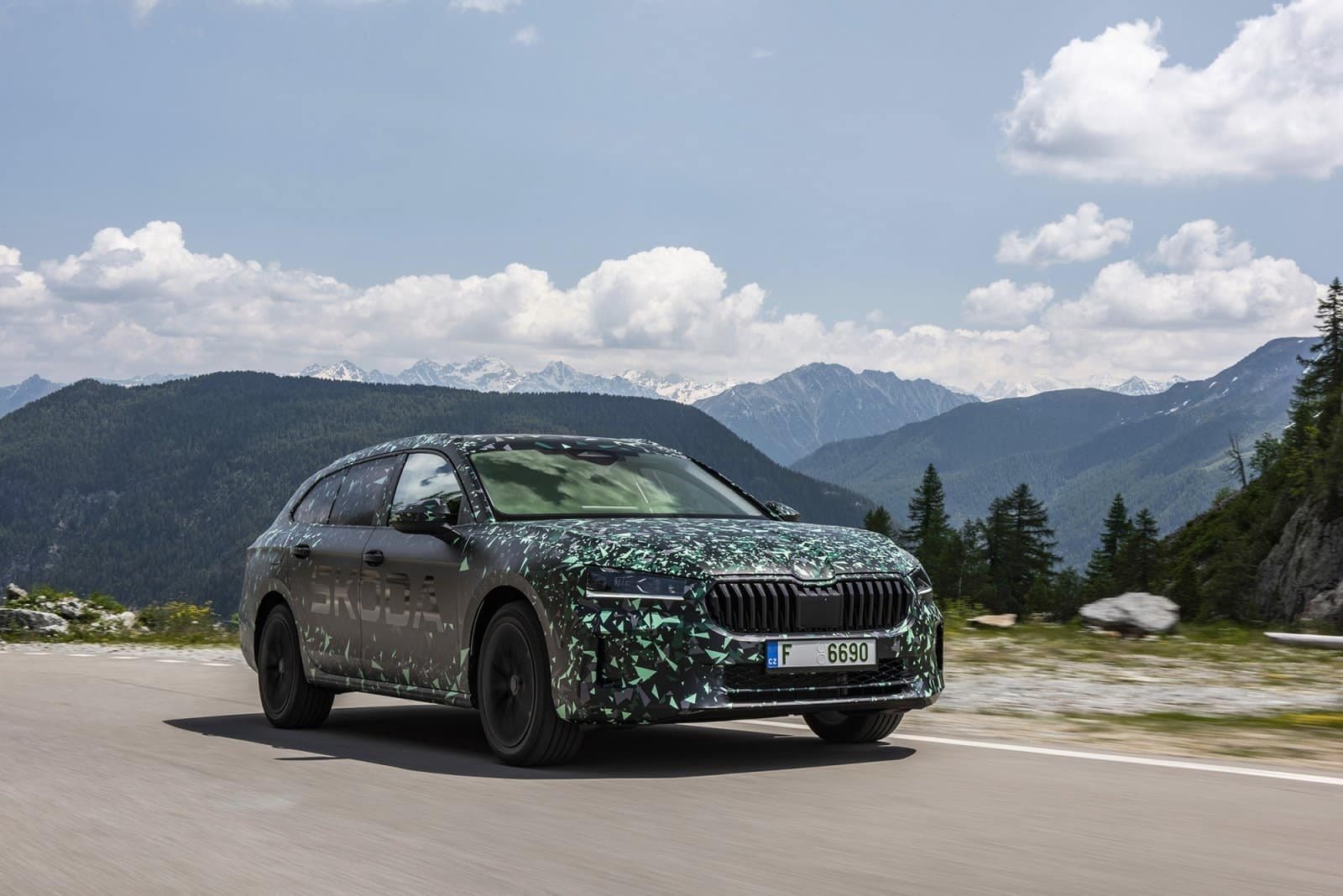 SKODA SUPERB 2024: NOVOS DETALHES E IMAGENS, foto 1