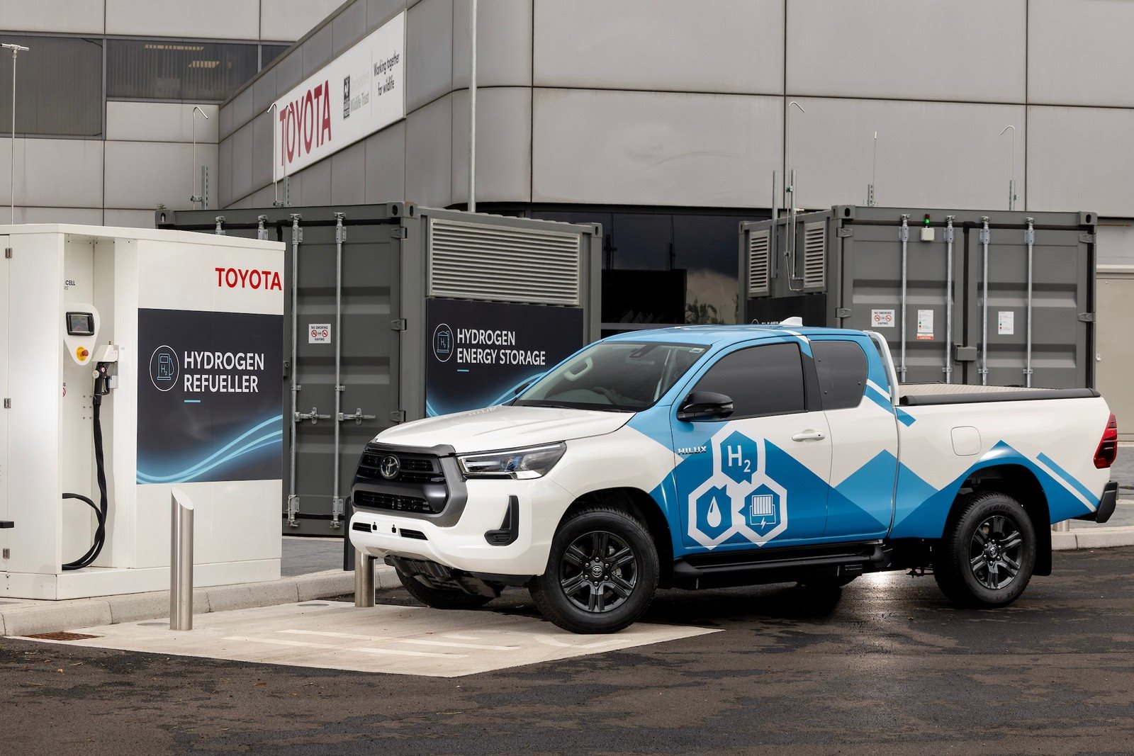 TOYOTA APRESENTA UM PROTÓTIPO DE HILUX COM CÉLULA DE COMBUSTÍVEL DE HIDROGÊNIO, foto 2