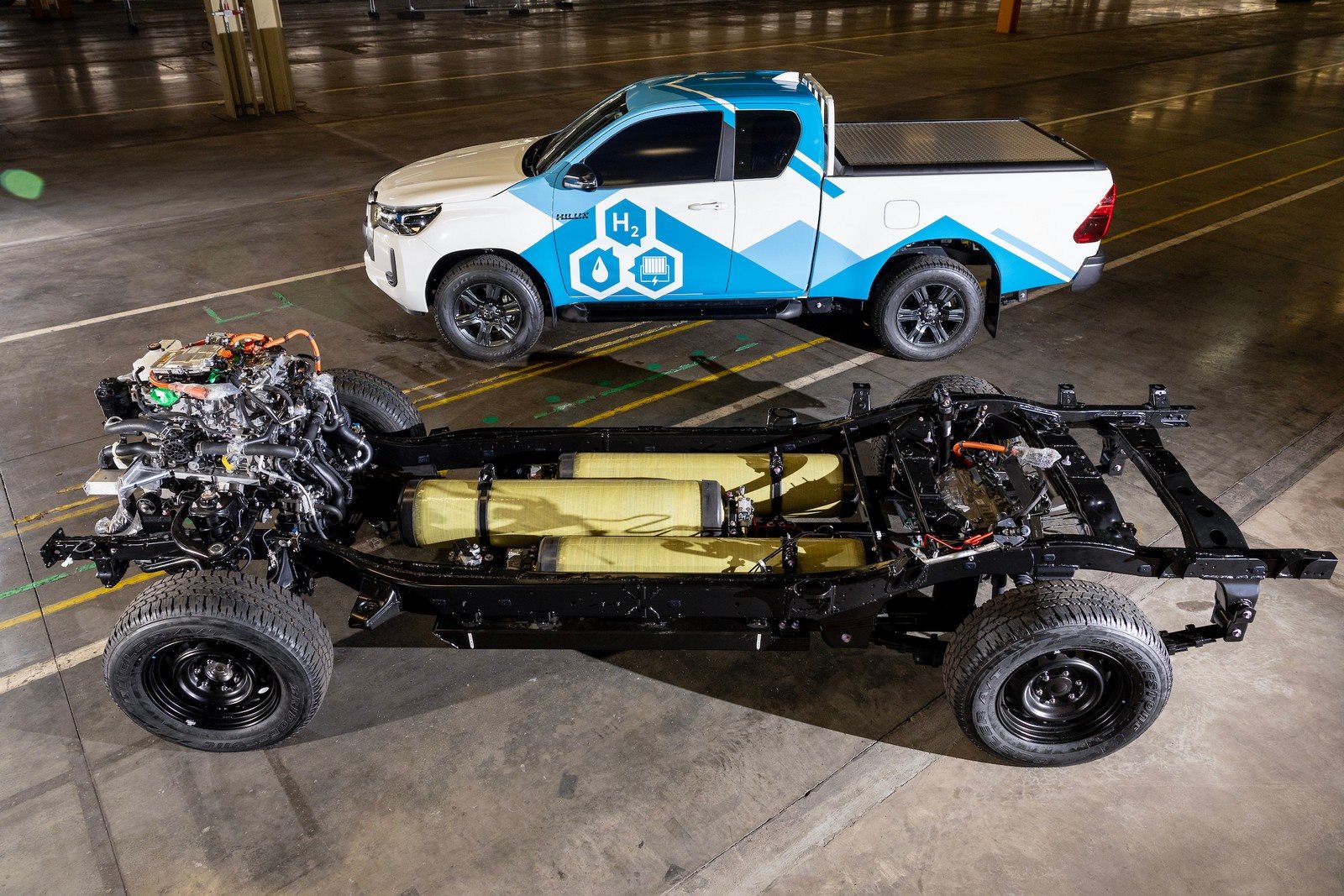 TOYOTA APRESENTA UM PROTÓTIPO DE HILUX COM CÉLULA DE COMBUSTÍVEL DE HIDROGÊNIO, foto 4