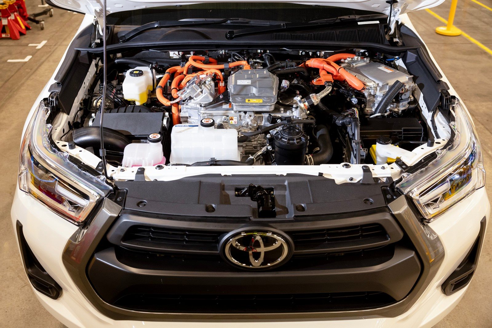 TOYOTA APRESENTA UM PROTÓTIPO DE HILUX COM CÉLULA DE COMBUSTÍVEL DE HIDROGÊNIO, foto 8