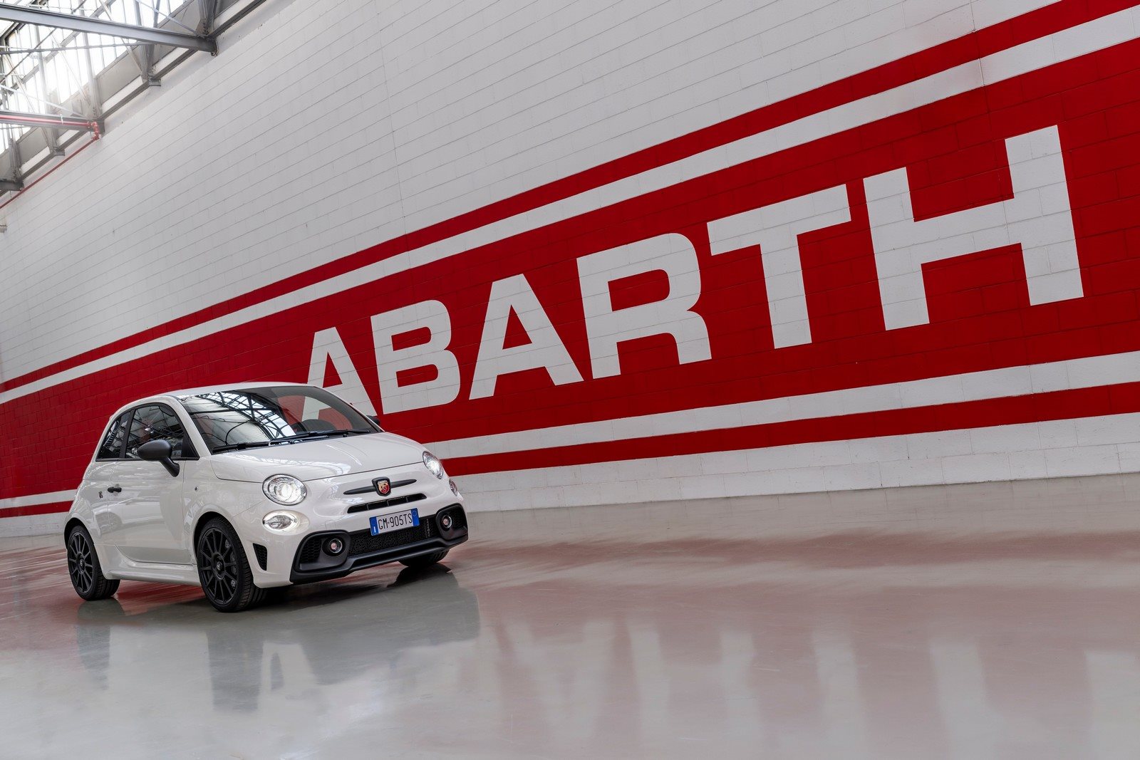 ABARTH 595: SESSENTA ANOS DO “PEQUENO, MAS DIABÓLICO”, foto 2