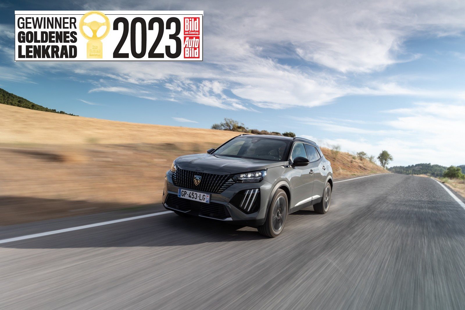 NOVO PEUGEOT E-2008 CONQUISTA O ‘VOLANTE DE OURO 2023’, foto 1