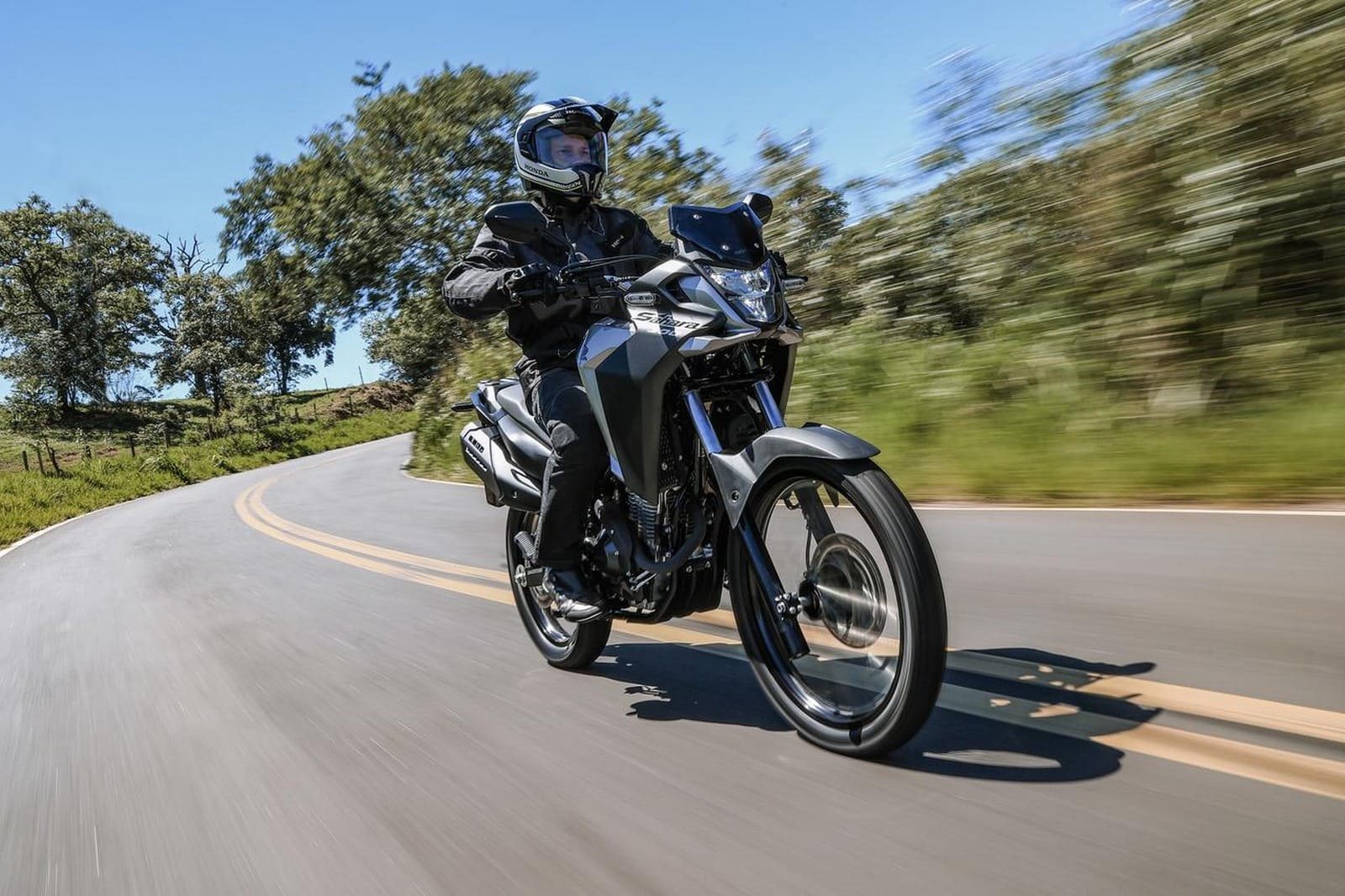 HONDA XRE 300 SAHARA 2024: DESIGN MODERNO COM ESTILO AVENTUREIRO EM UMA PROPOSTA TOTALMENTE INÉDITA AO SEGMENTO, foto 13