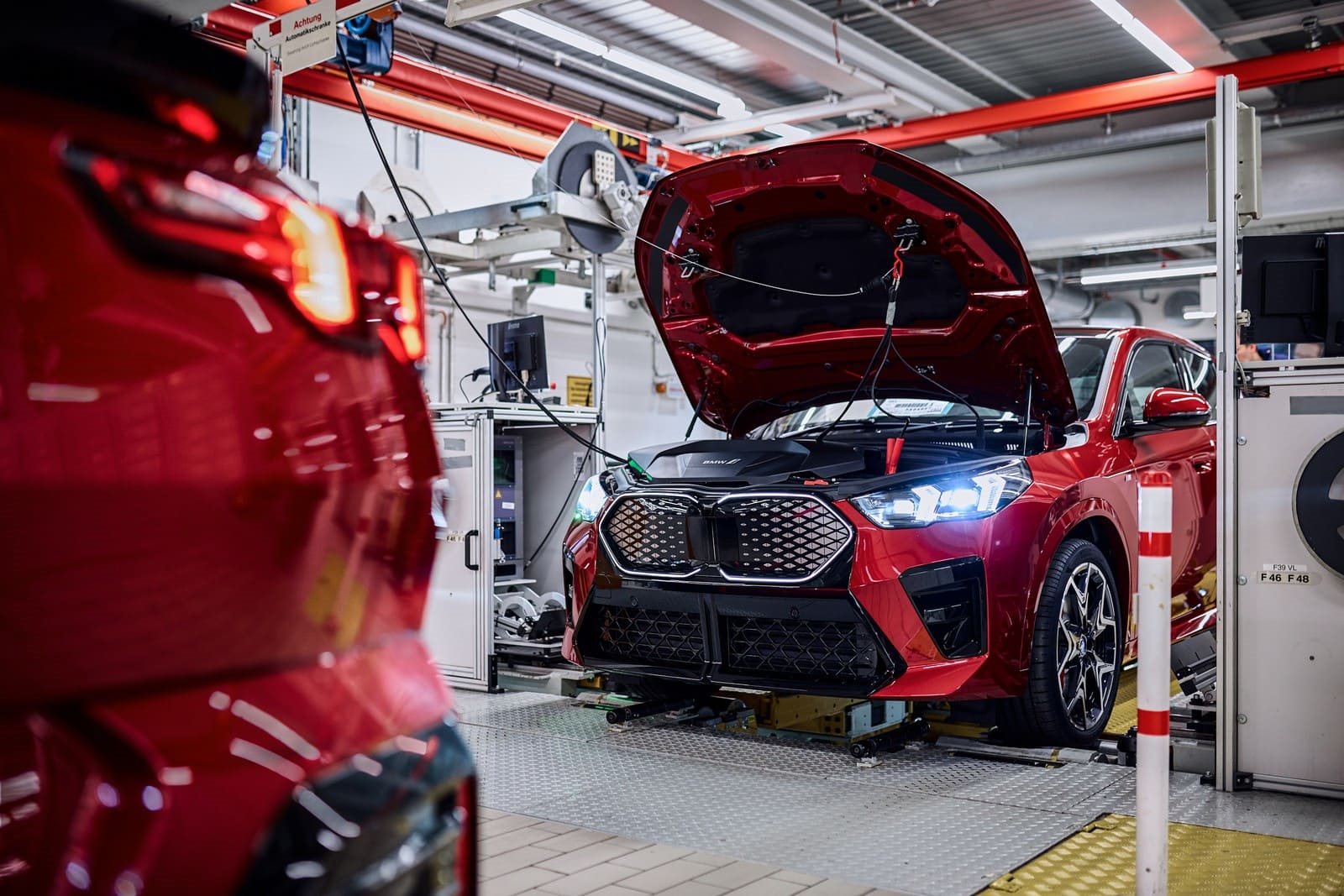 NOVO BMW X2 E SUA VERSÃO 100% ELÉTRICA iX2 COMEÇAM A SER PRODUZIDOS EM REGENSBURG E DESEMBARCAM NO BRASIL EM 2024, foto 2