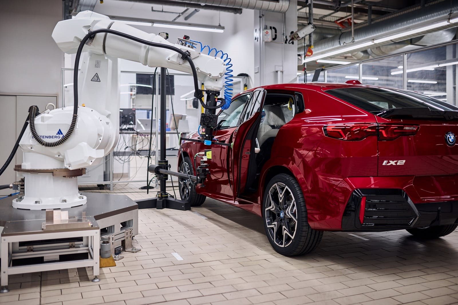 NOVO BMW X2 E SUA VERSÃO 100% ELÉTRICA iX2 COMEÇAM A SER PRODUZIDOS EM REGENSBURG E DESEMBARCAM NO BRASIL EM 2024, foto 7
