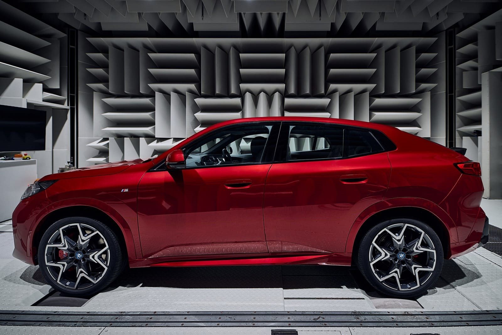 NOVO BMW X2 E SUA VERSÃO 100% ELÉTRICA iX2 COMEÇAM A SER PRODUZIDOS EM REGENSBURG E DESEMBARCAM NO BRASIL EM 2024, foto 8