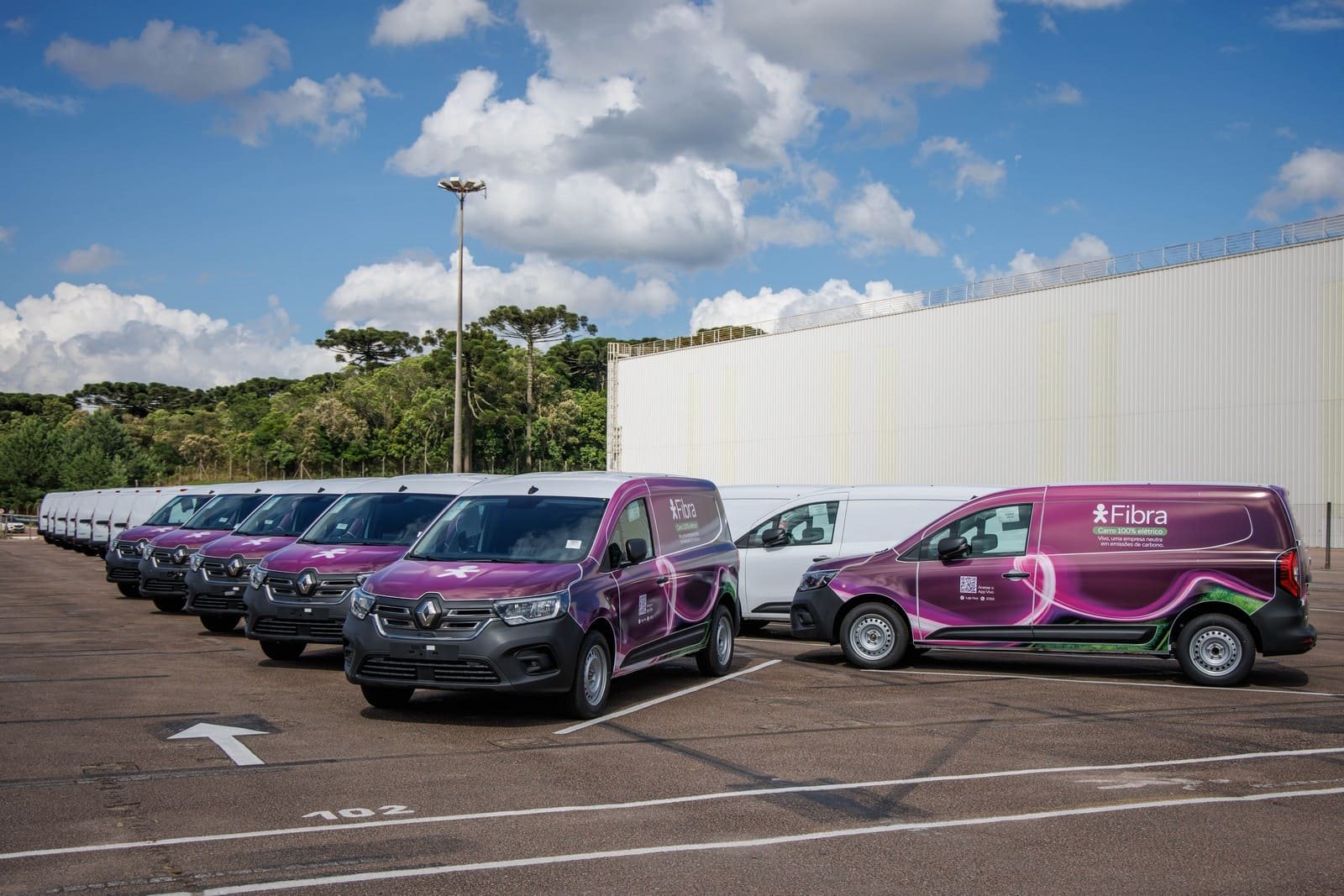 RENAULT VENDE 200 KANGOO E-TECH 100% ELÉTRICOS PARA A VIVO, foto 2