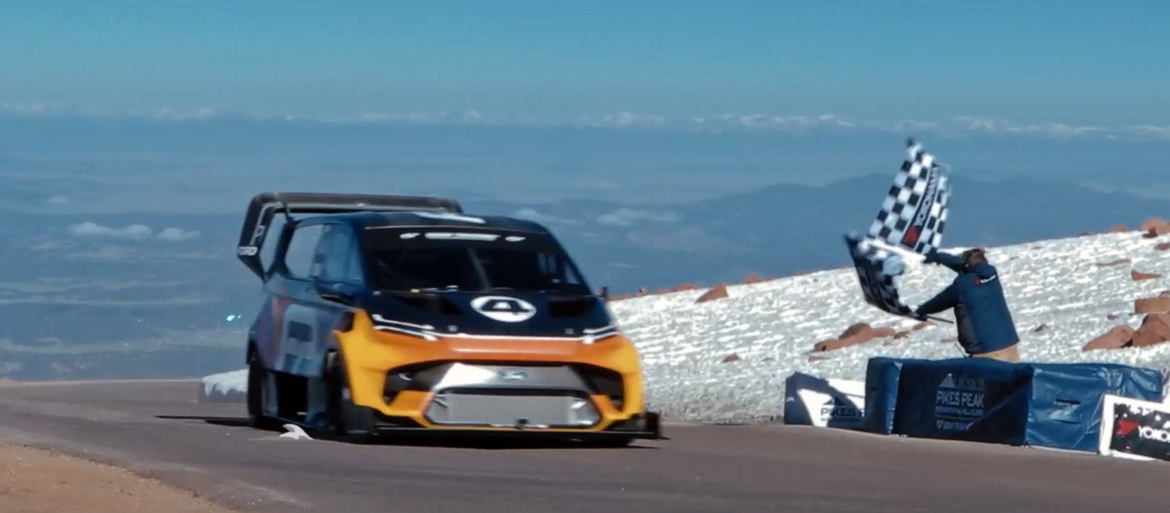 A FANTÁSTICA HISTÓRIA DA FORD SUPERVAN 4.2 QUE DESAFIOU A MONTANHA DE PIKES PEAK, foto 1