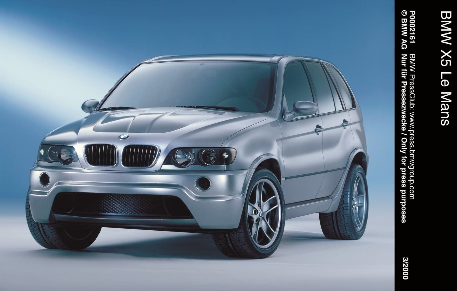 BMW X5 CELEBRA 25 ANOS OFERECENDO O PRAZER DE CONDUZIR EM TODOS OS TIPOS DE CAMINHOS, foto 1