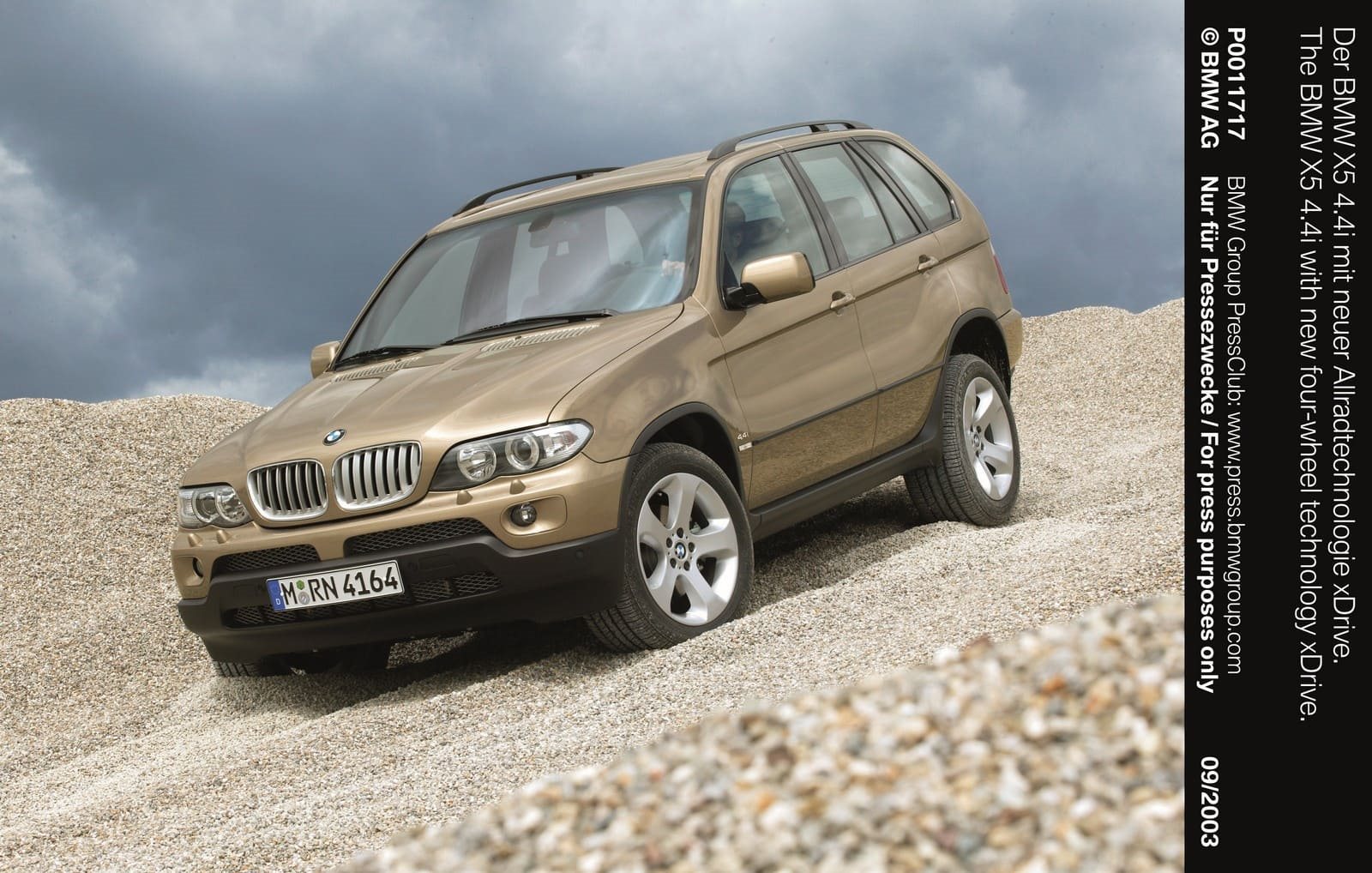 BMW X5 CELEBRA 25 ANOS OFERECENDO O PRAZER DE CONDUZIR EM TODOS OS TIPOS DE CAMINHOS, foto 4