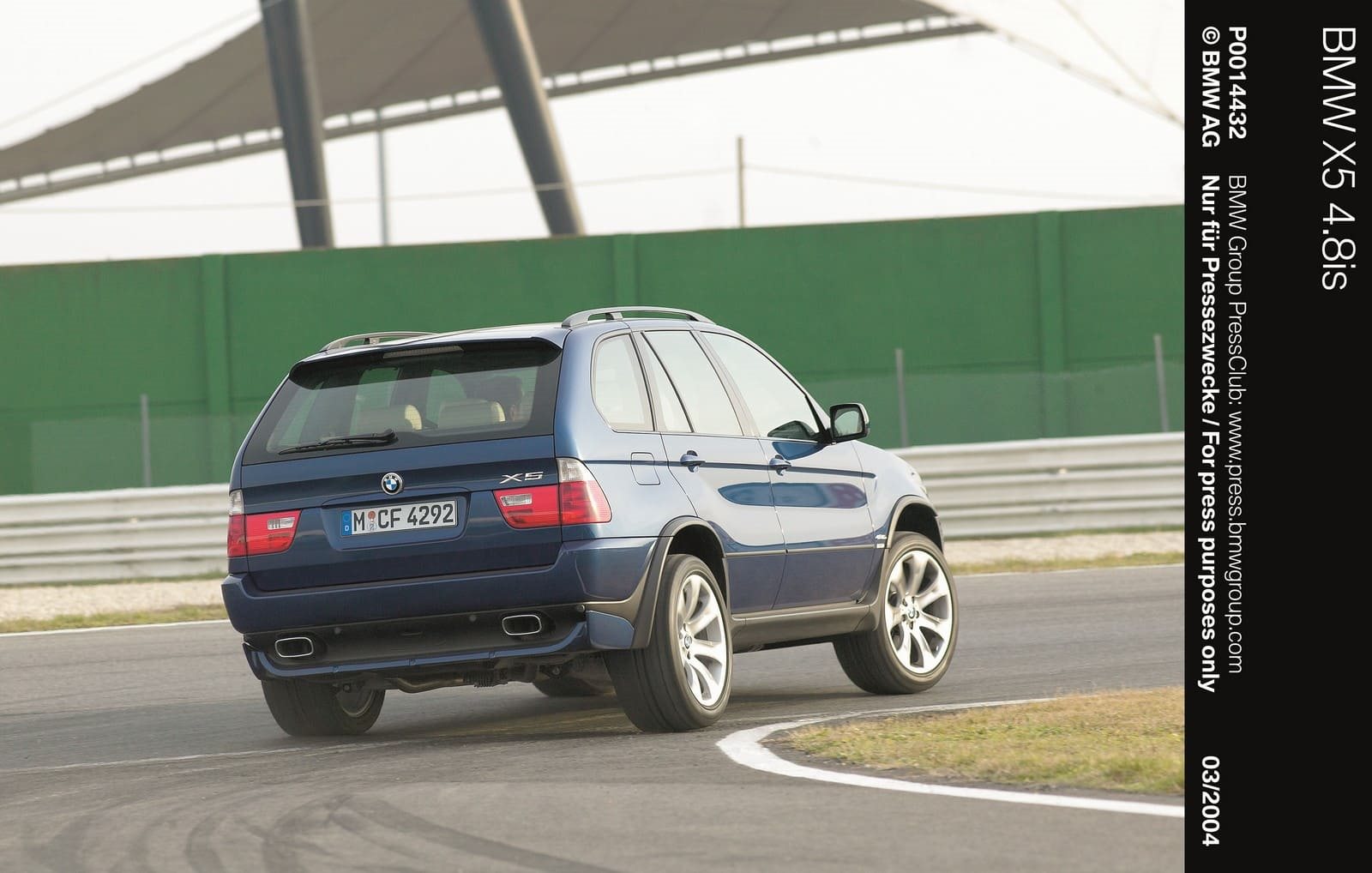 BMW X5 CELEBRA 25 ANOS OFERECENDO O PRAZER DE CONDUZIR EM TODOS OS TIPOS DE CAMINHOS, foto 5