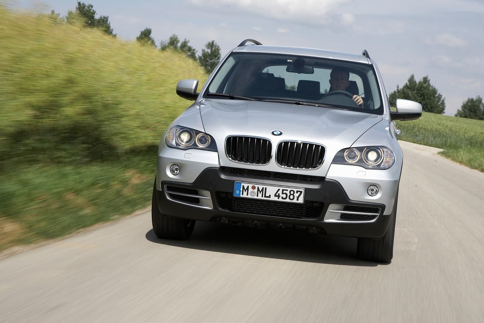 BMW X5 CELEBRA 25 ANOS OFERECENDO O PRAZER DE CONDUZIR EM TODOS OS TIPOS DE CAMINHOS, foto 9