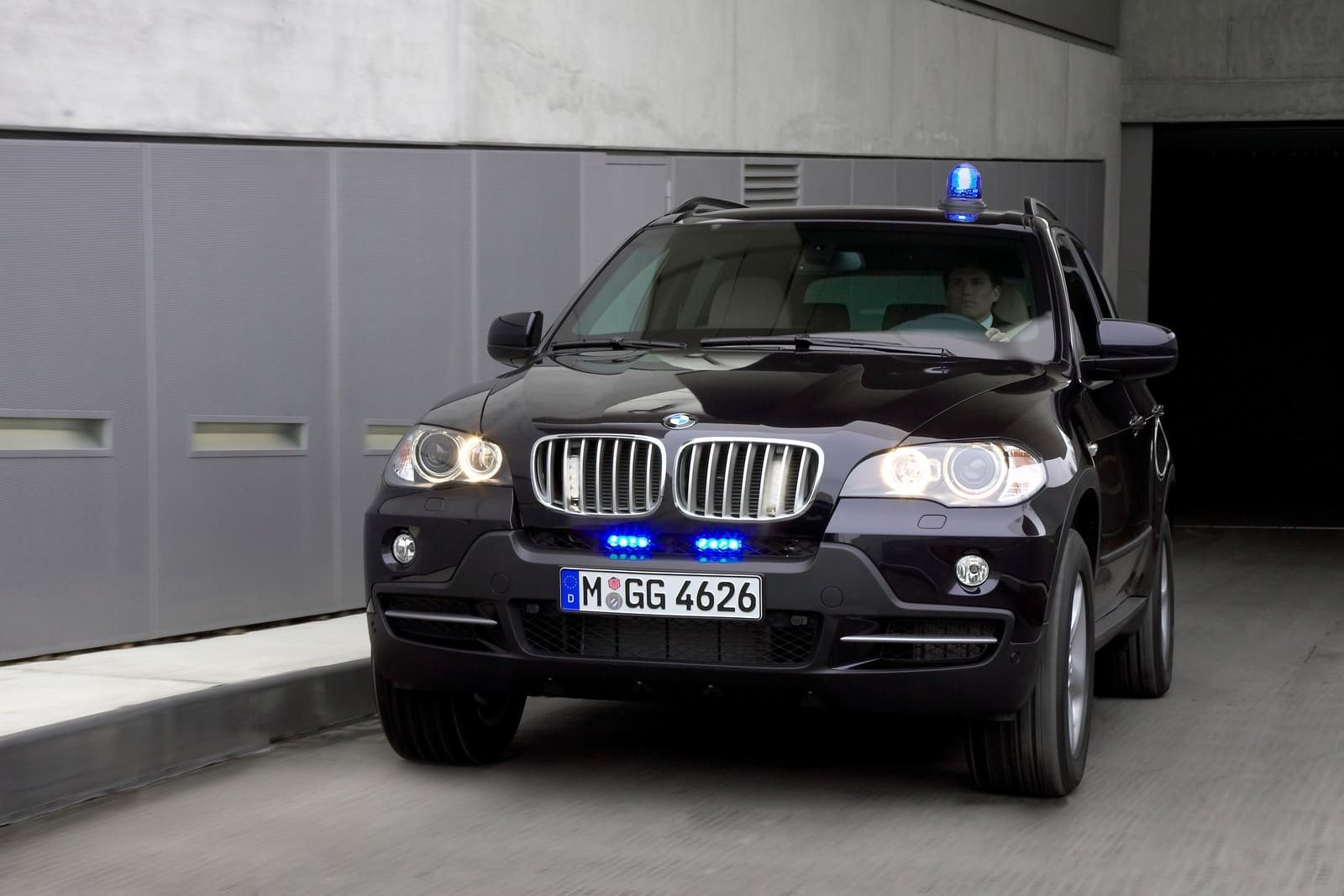 BMW X5 CELEBRA 25 ANOS OFERECENDO O PRAZER DE CONDUZIR EM TODOS OS TIPOS DE CAMINHOS, foto 12