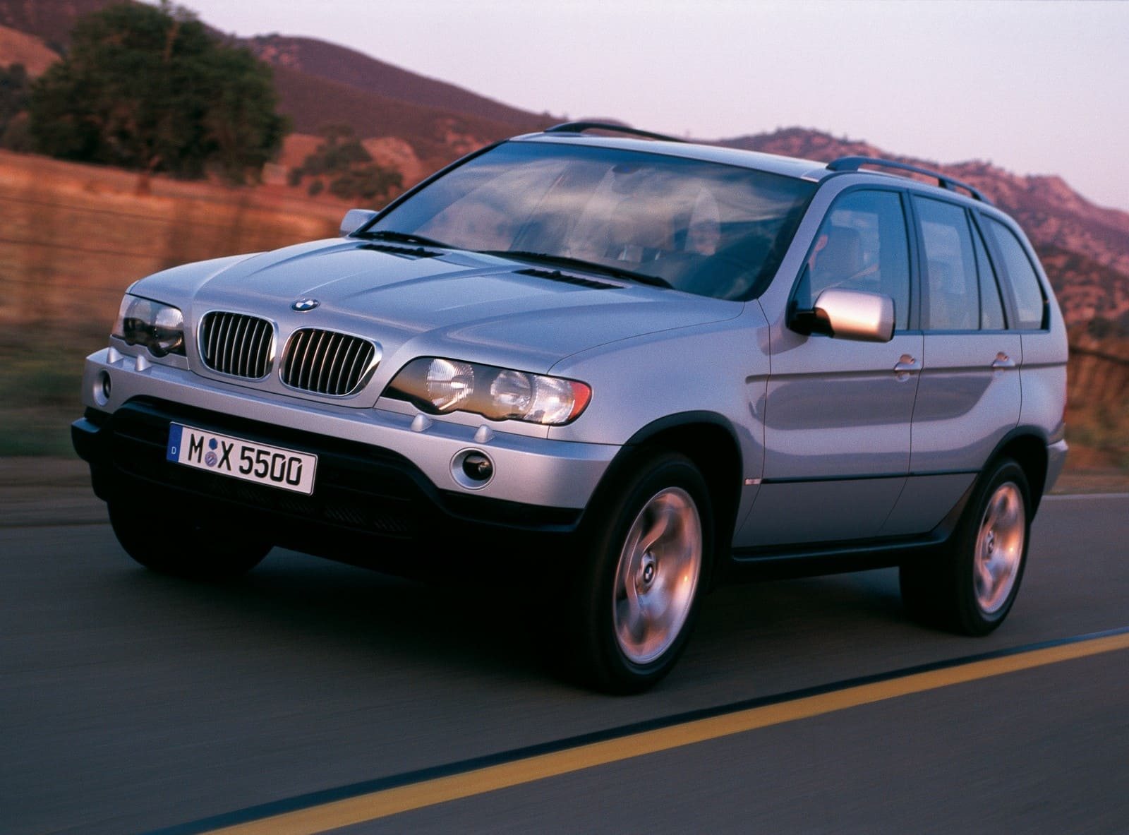 BMW X5 CELEBRA 25 ANOS OFERECENDO O PRAZER DE CONDUZIR EM TODOS OS TIPOS DE CAMINHOS, foto 13