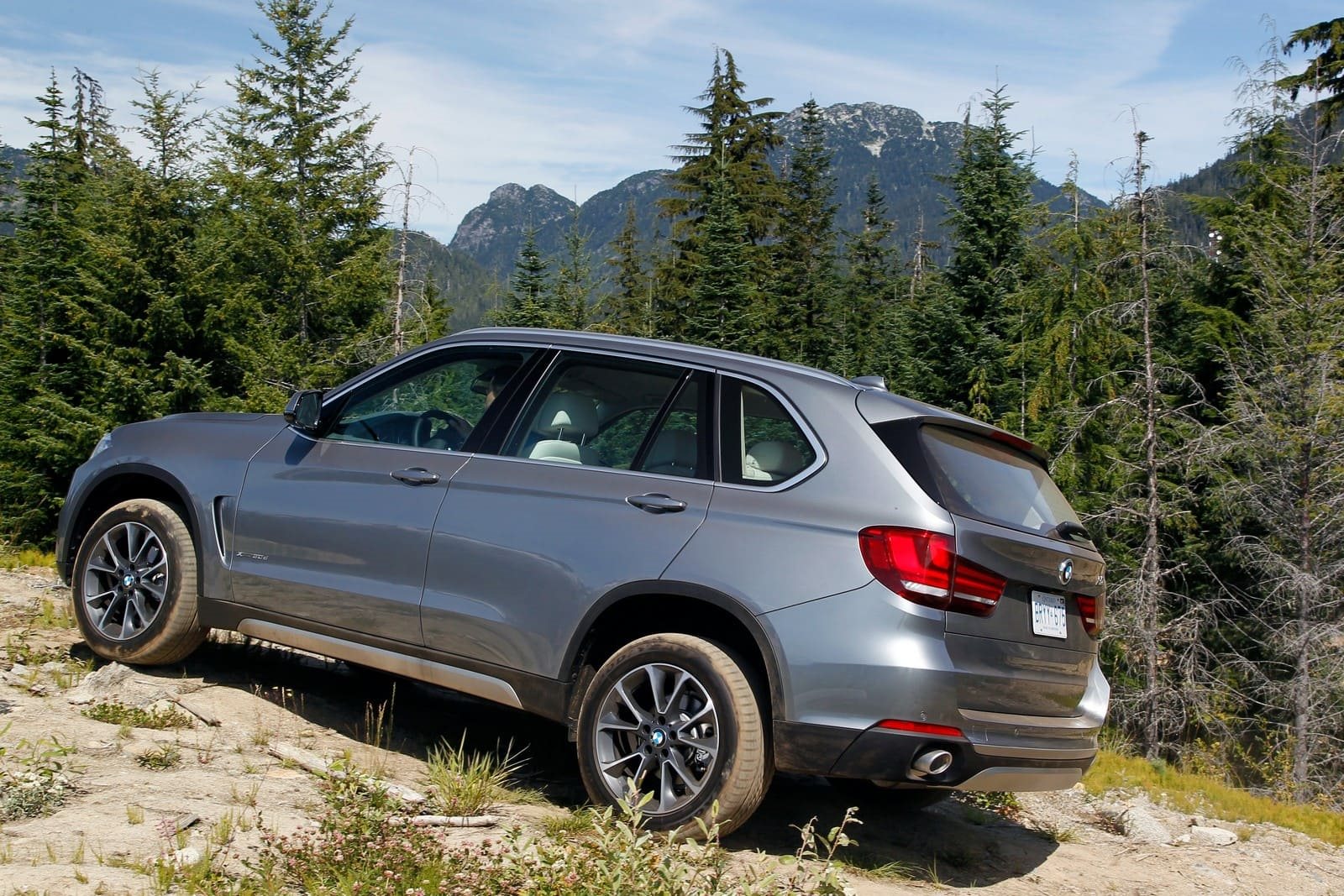 BMW X5 CELEBRA 25 ANOS OFERECENDO O PRAZER DE CONDUZIR EM TODOS OS TIPOS DE CAMINHOS, foto 14
