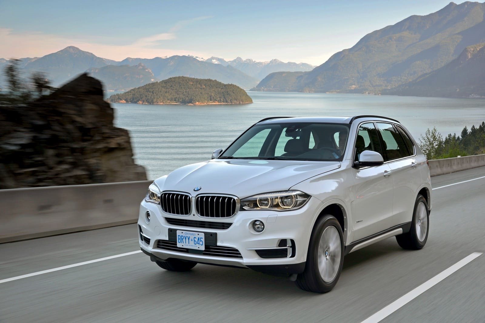 BMW X5 CELEBRA 25 ANOS OFERECENDO O PRAZER DE CONDUZIR EM TODOS OS TIPOS DE CAMINHOS, foto 15