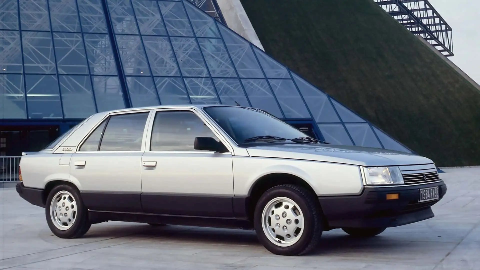RENAULT 25: NA ÉPOCA FEITO PARA BRIGAR COM AS PROPOSTAS ALEMÃS, foto 3