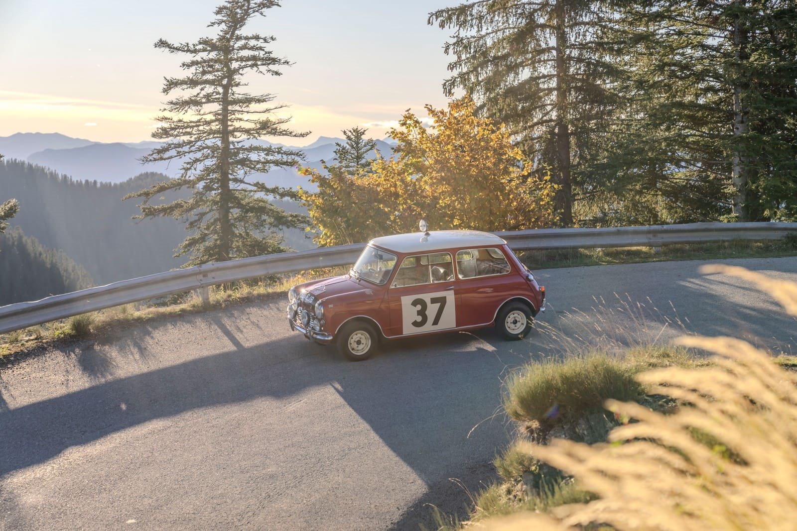 JANEIRO DE 1964: VITÓRIA HISTÓRICA DO CLÁSSICO MINI NO RALLY DE MONTE CARLO, foto 12