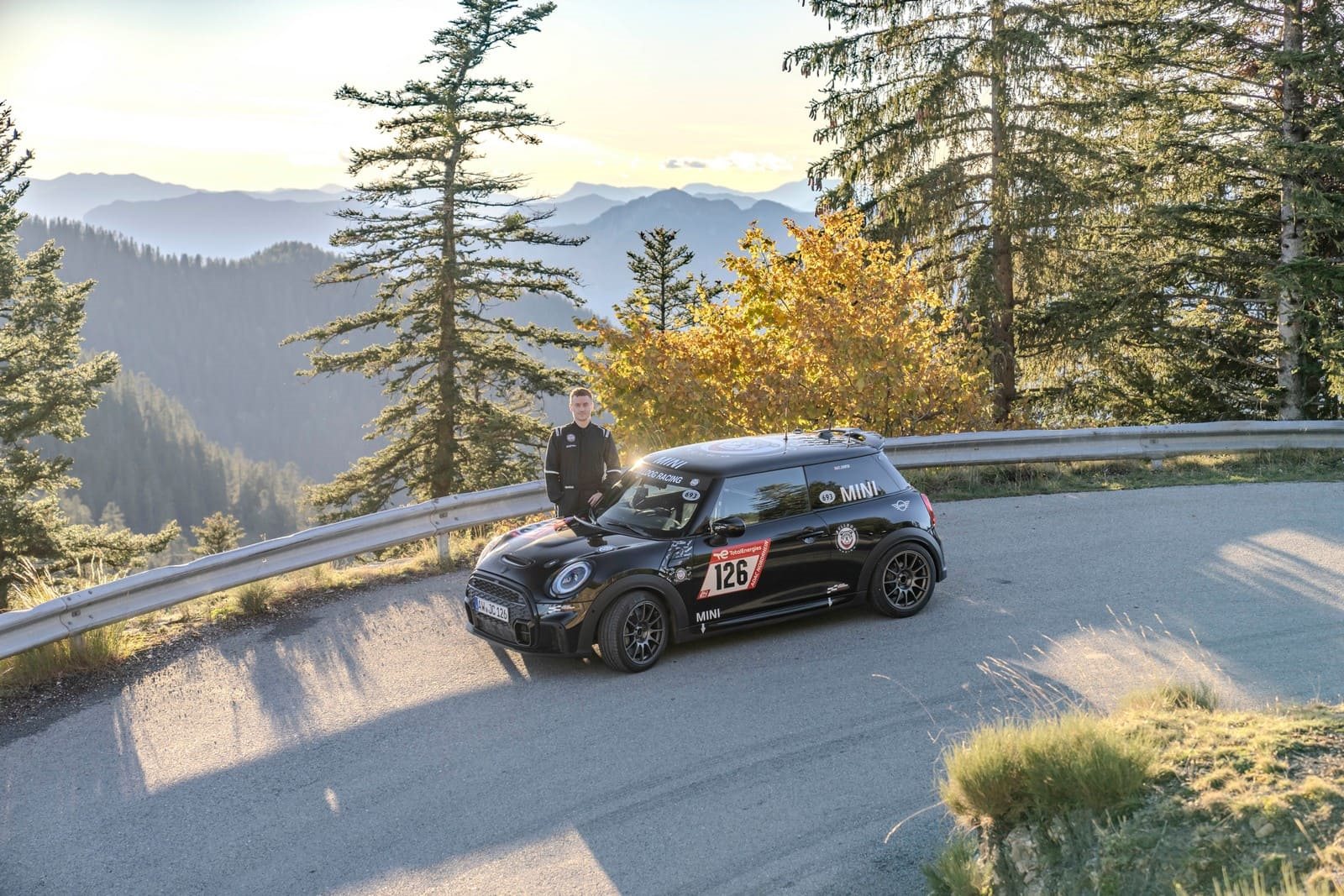 JANEIRO DE 1964: VITÓRIA HISTÓRICA DO CLÁSSICO MINI NO RALLY DE MONTE CARLO, foto 16