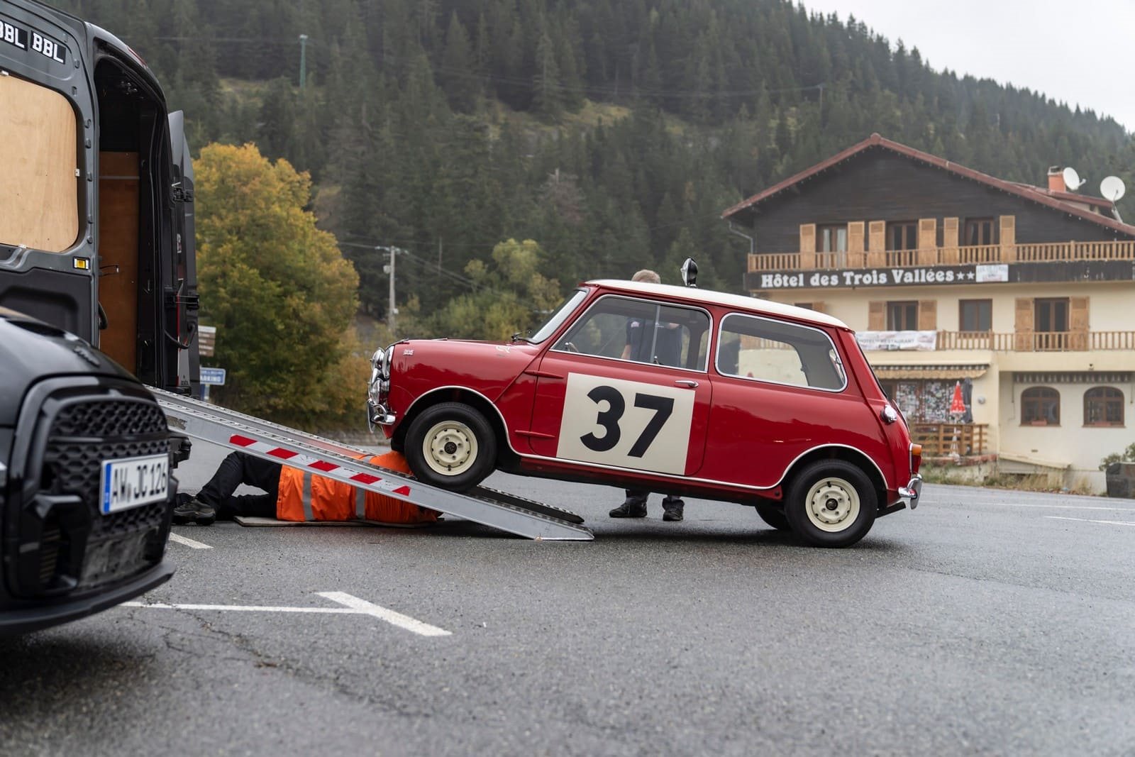 JANEIRO DE 1964: VITÓRIA HISTÓRICA DO CLÁSSICO MINI NO RALLY DE MONTE CARLO, foto 21
