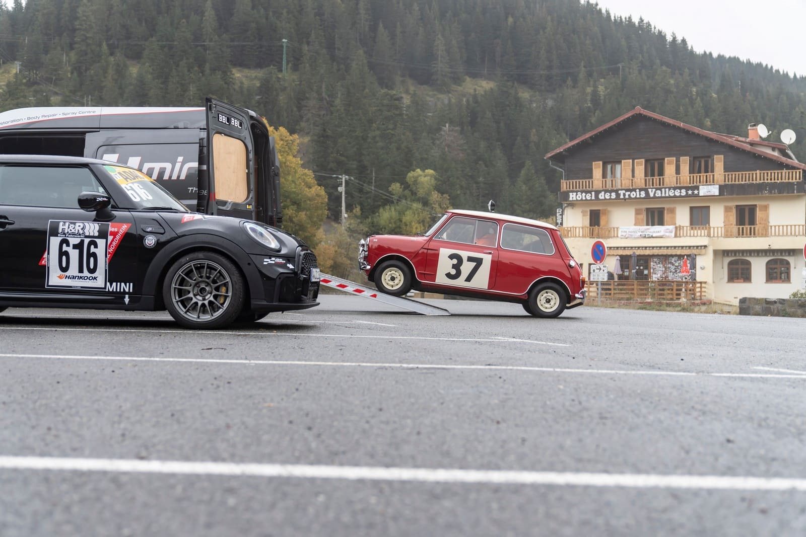 JANEIRO DE 1964: VITÓRIA HISTÓRICA DO CLÁSSICO MINI NO RALLY DE MONTE CARLO, foto 23