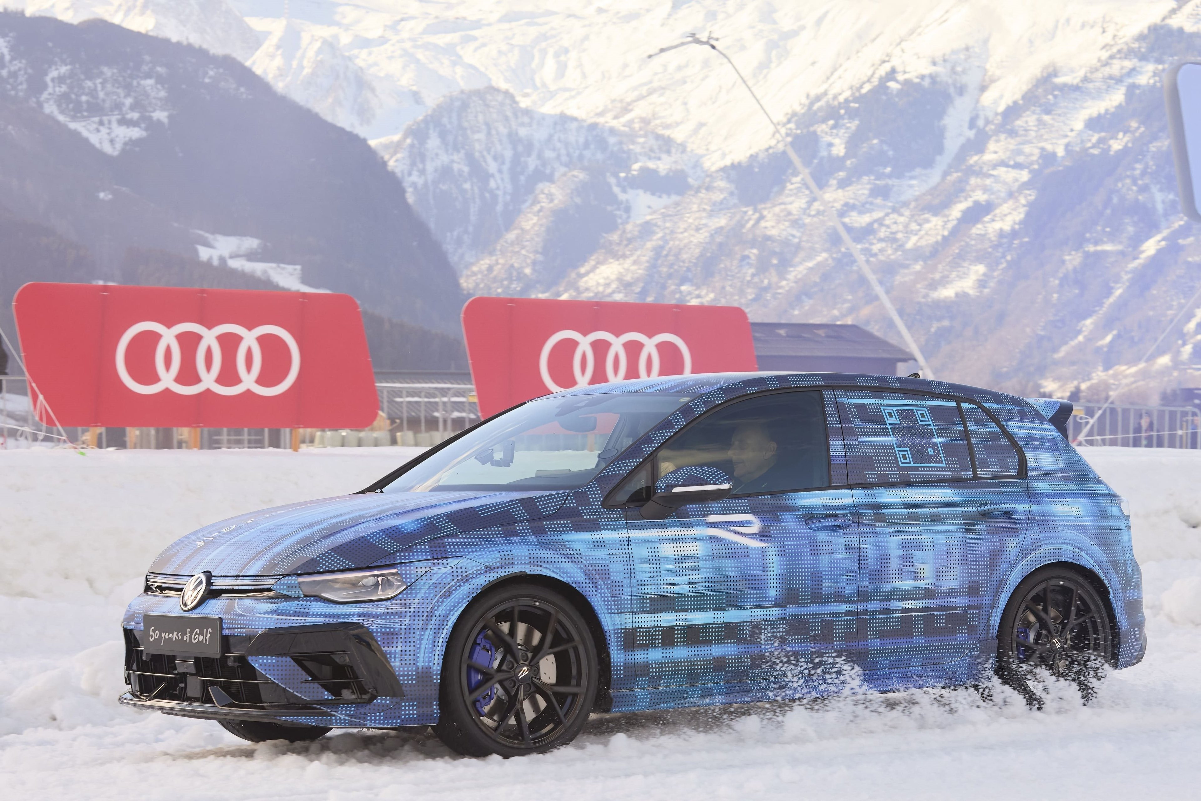 ICE RACE IN ZELL AM SEE: VOLKSWAGEN OFERECE UMA PRIMEIRA OLHADA NO NOVO GOLF R, foto 1