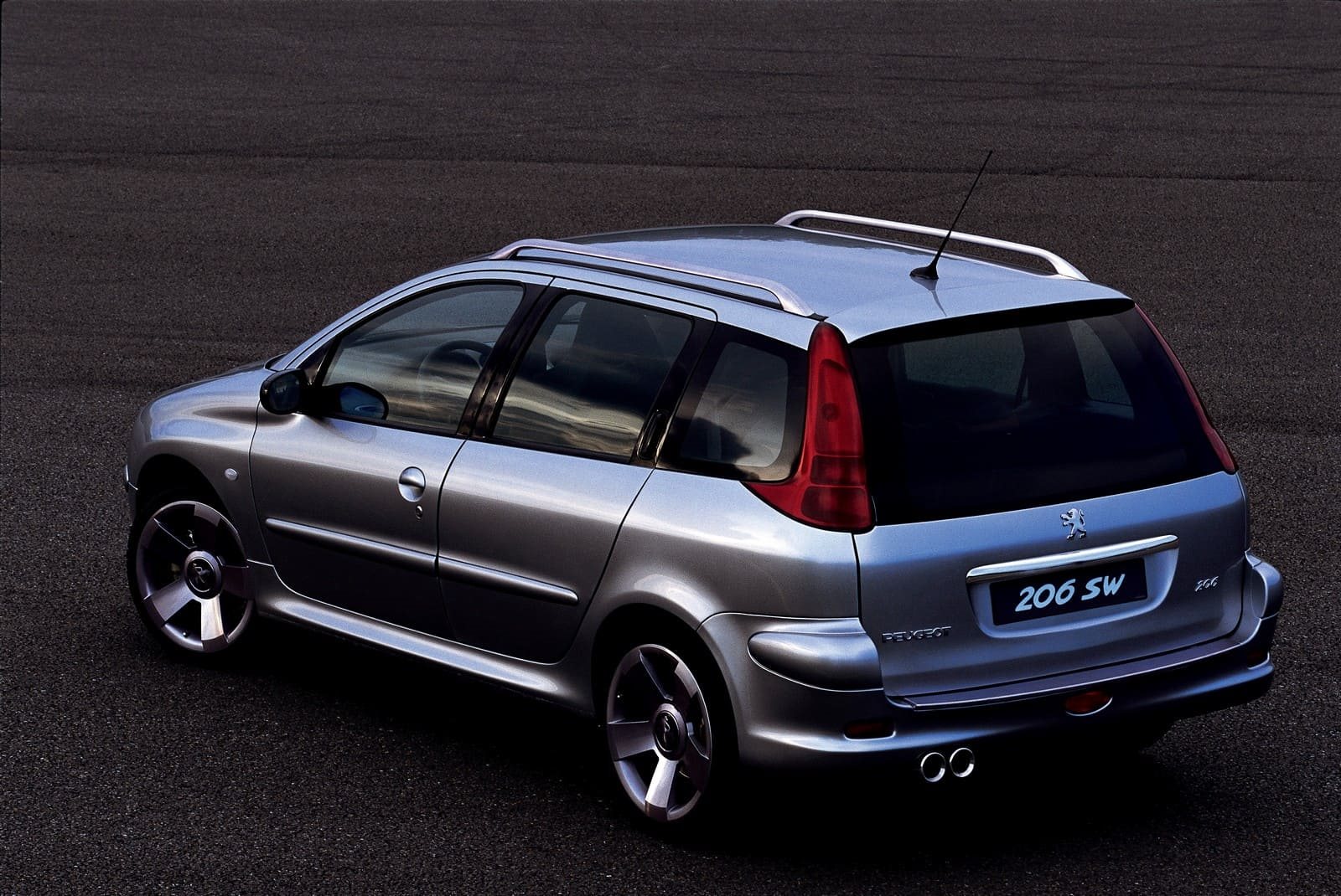PEUGEOT: DE PIONEIRO DA CARROCERIA SW NA EUROPA À VANGUARDA EM SUA ELETRIFICAÇÃO, foto 1