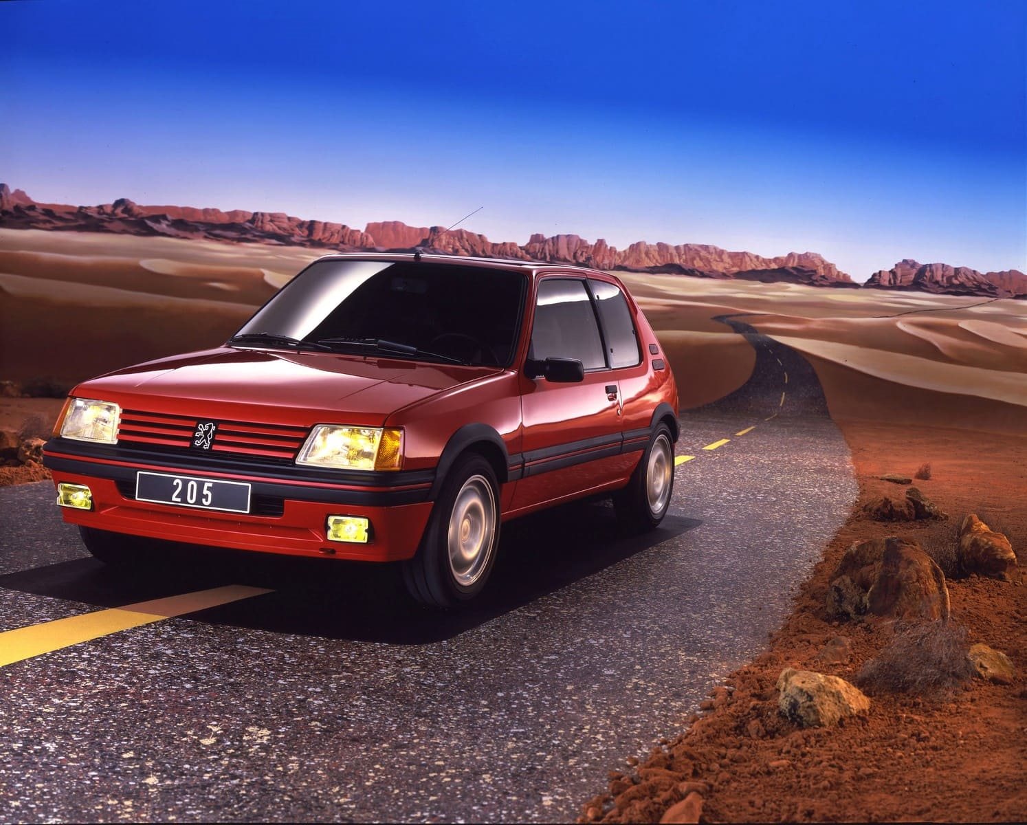 O MÍTICO PEUGEOT 205 GTi CELEBRA 40 ANOS, foto 3