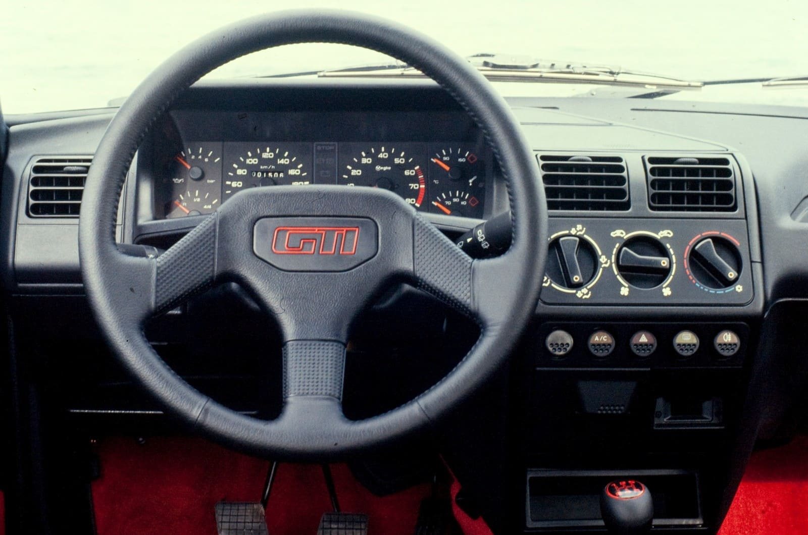 O MÍTICO PEUGEOT 205 GTi CELEBRA 40 ANOS, foto 5